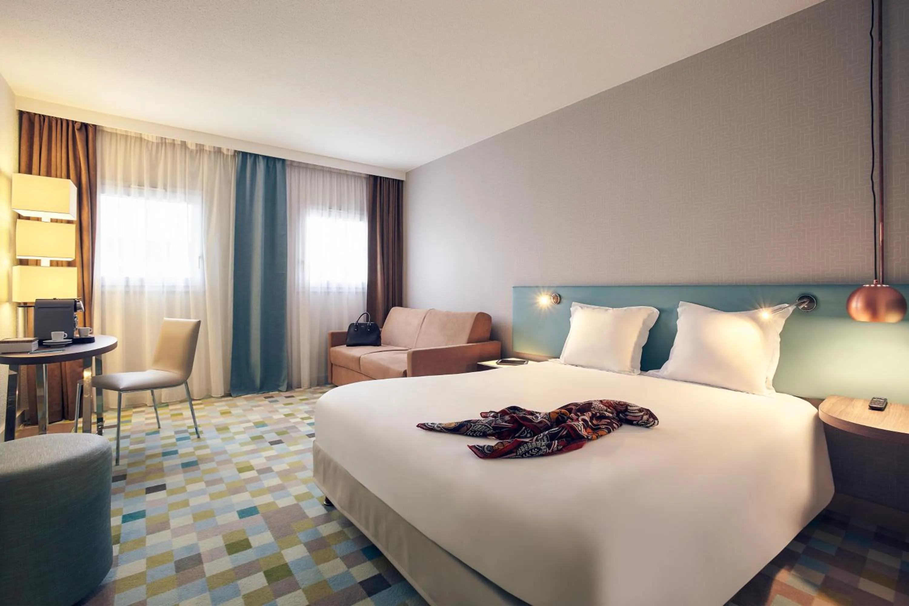 Bedroom, Bed in Hôtel Mercure Marne-la-Vallée Bussy St Georges