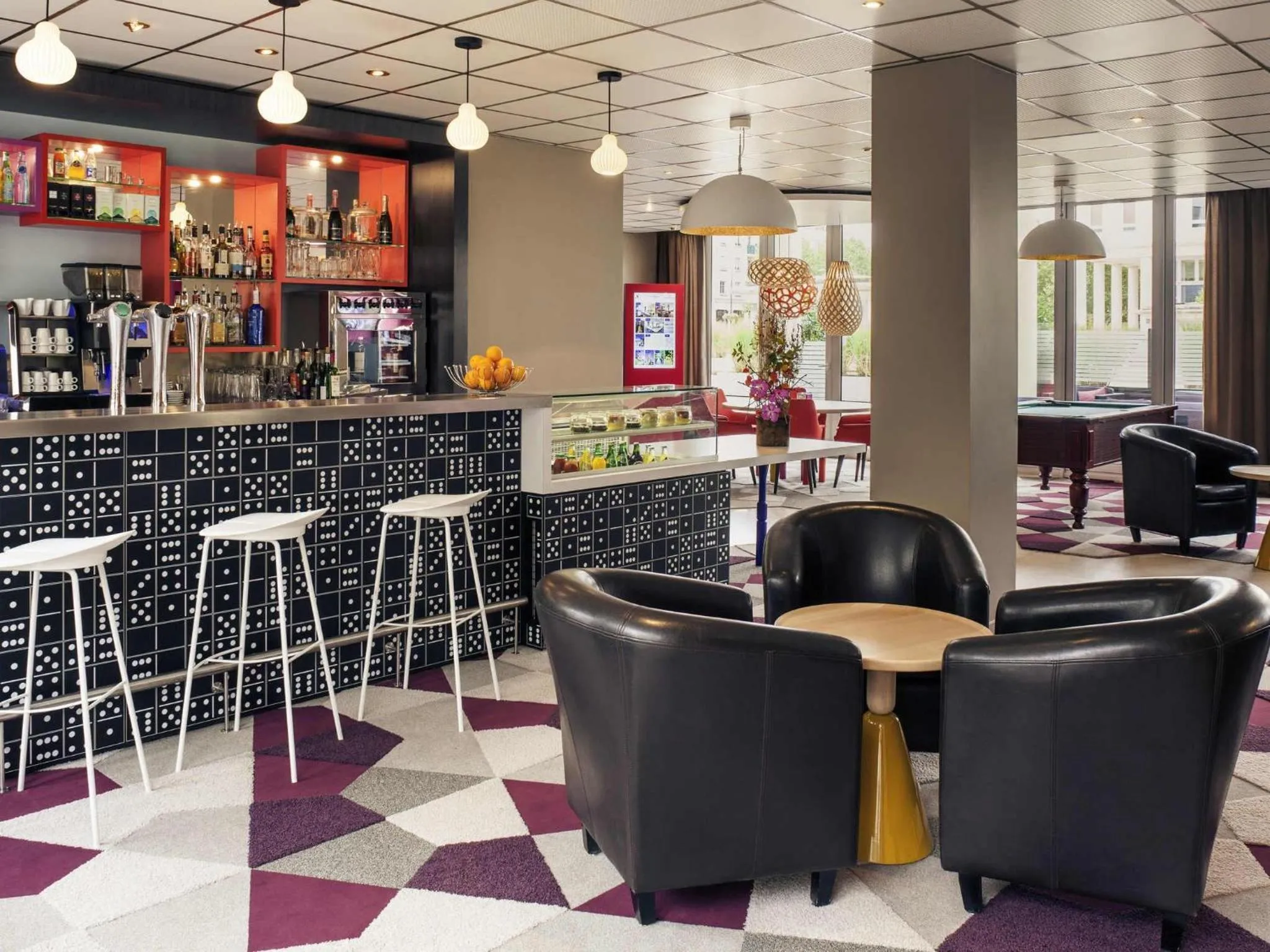 Lounge or bar in Hôtel Mercure Marne-la-Vallée Bussy St Georges