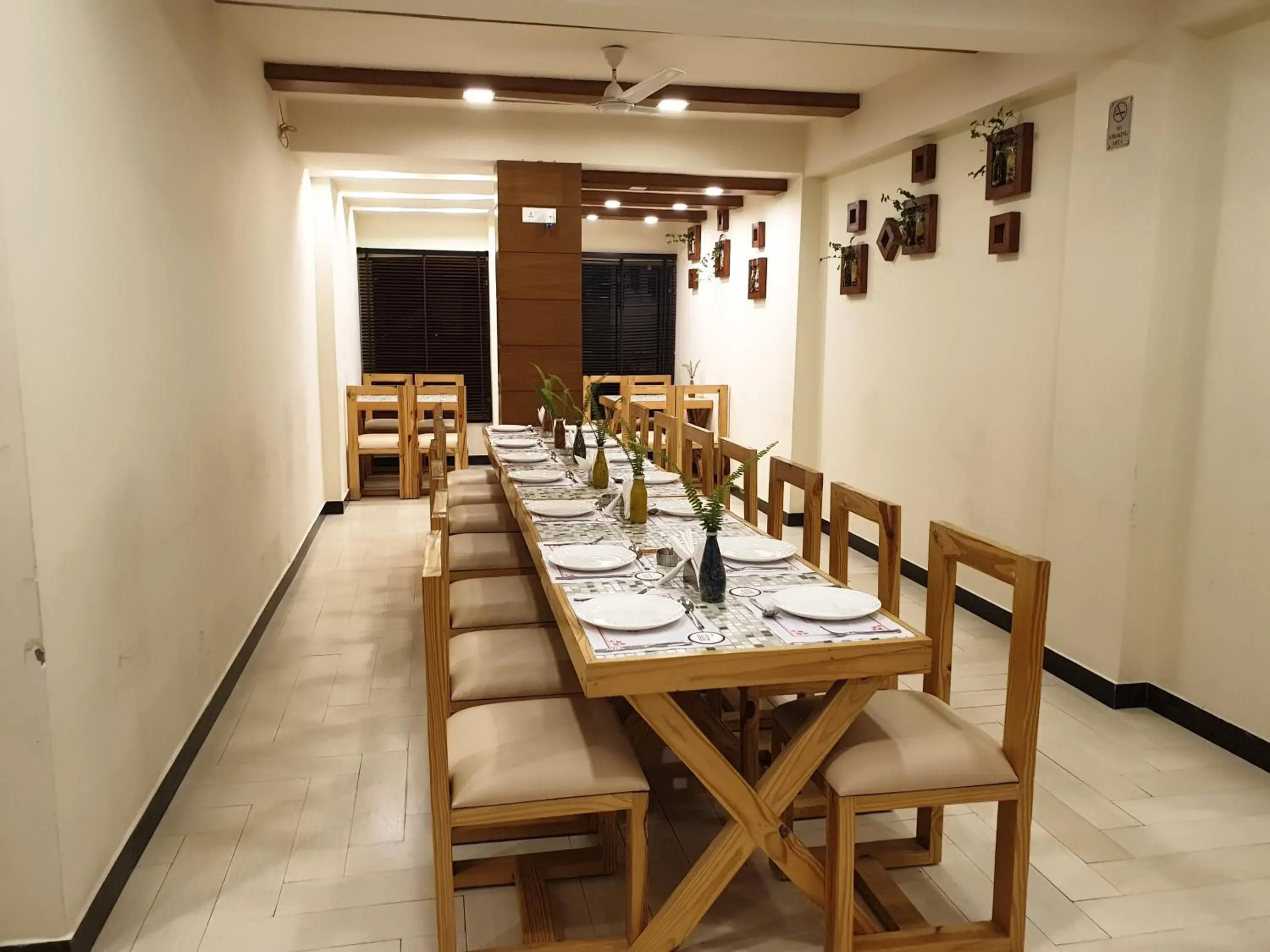 Restaurant/places to eat in Hotel Devlok Primal Restaurant/places to eat in Hotel Devlok Primal