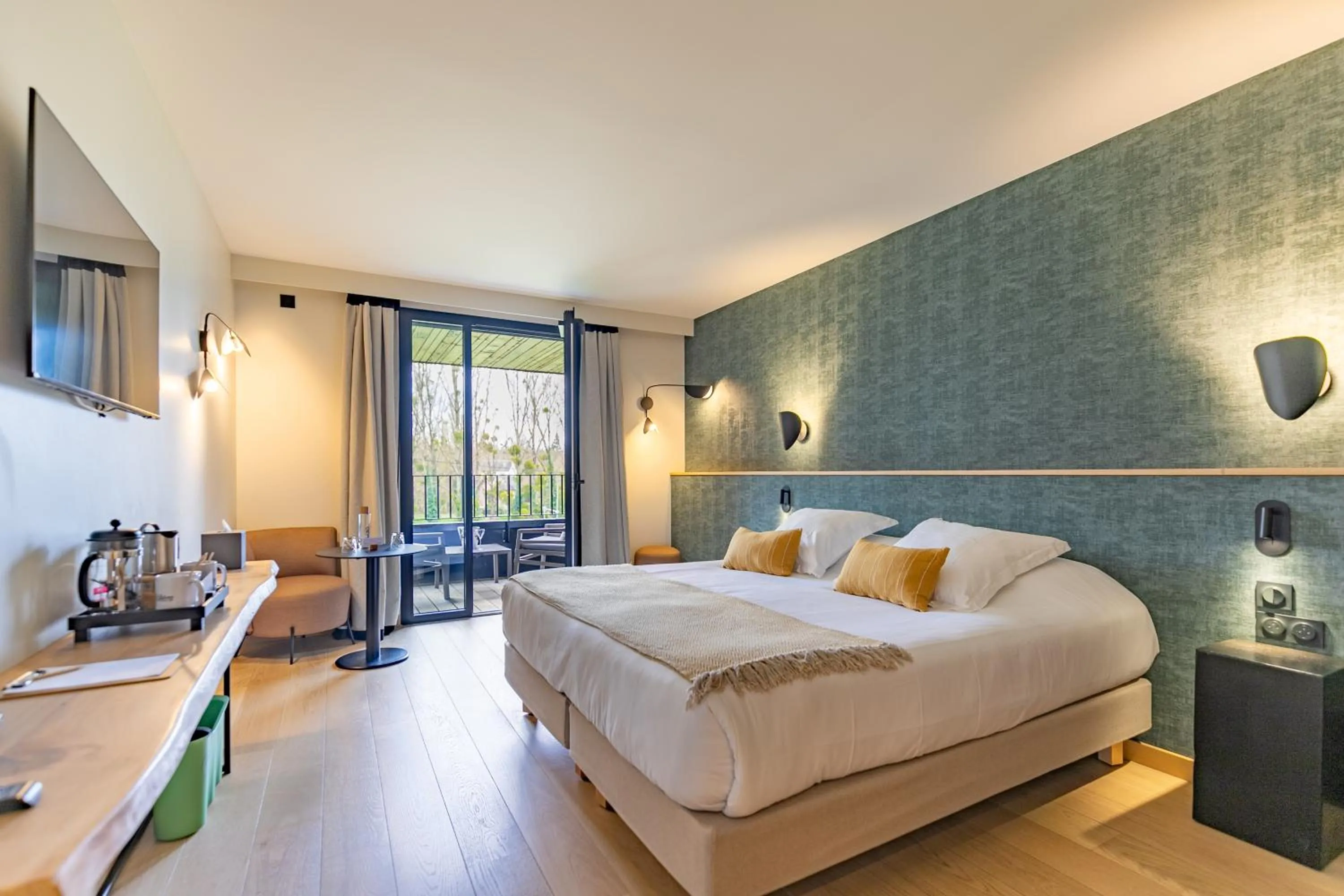 Photo of the whole room, Bed in Auberge de la Caillère