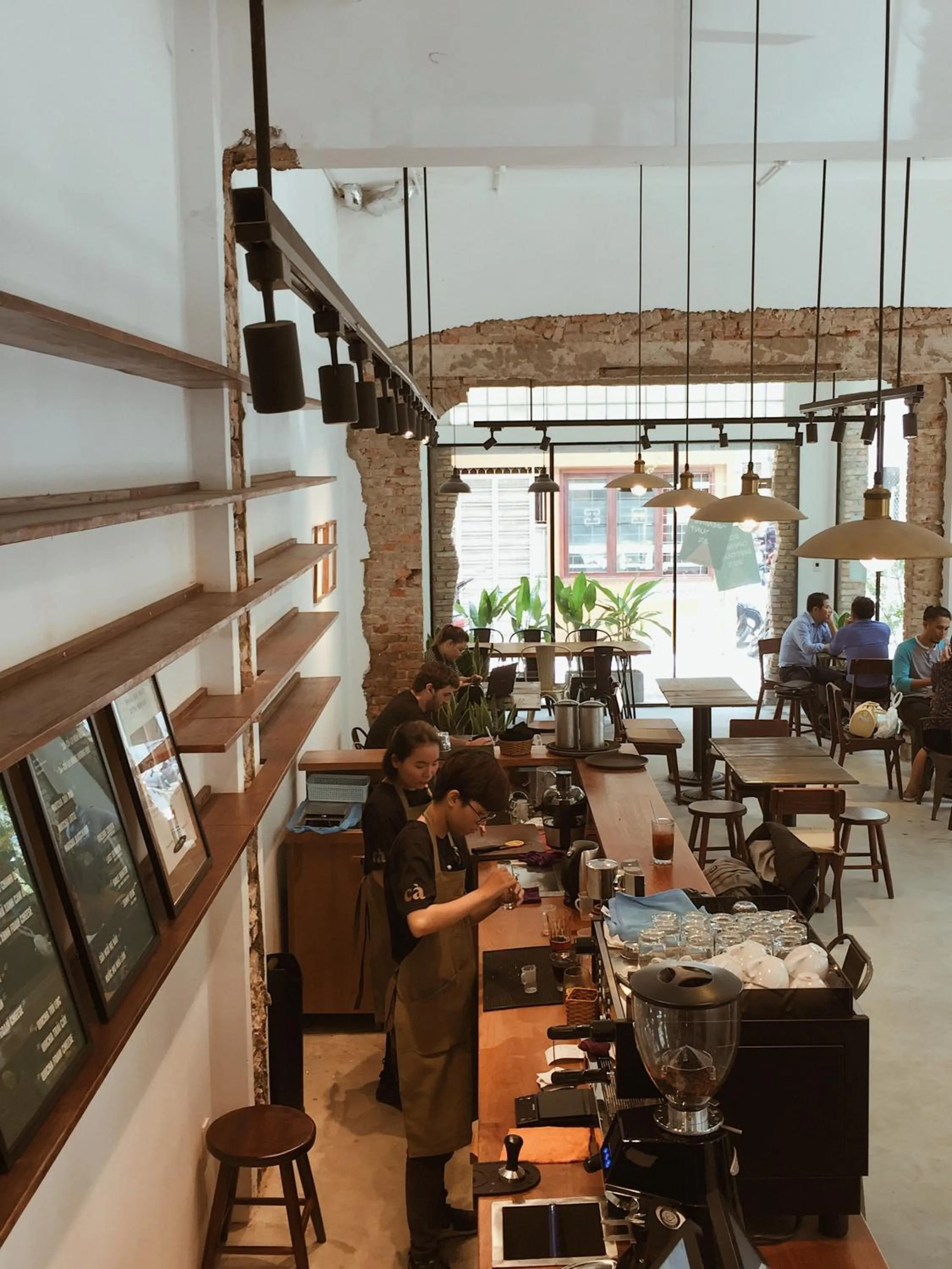 Restaurant/places to eat in Leaf Signature Hotel - Lá Group