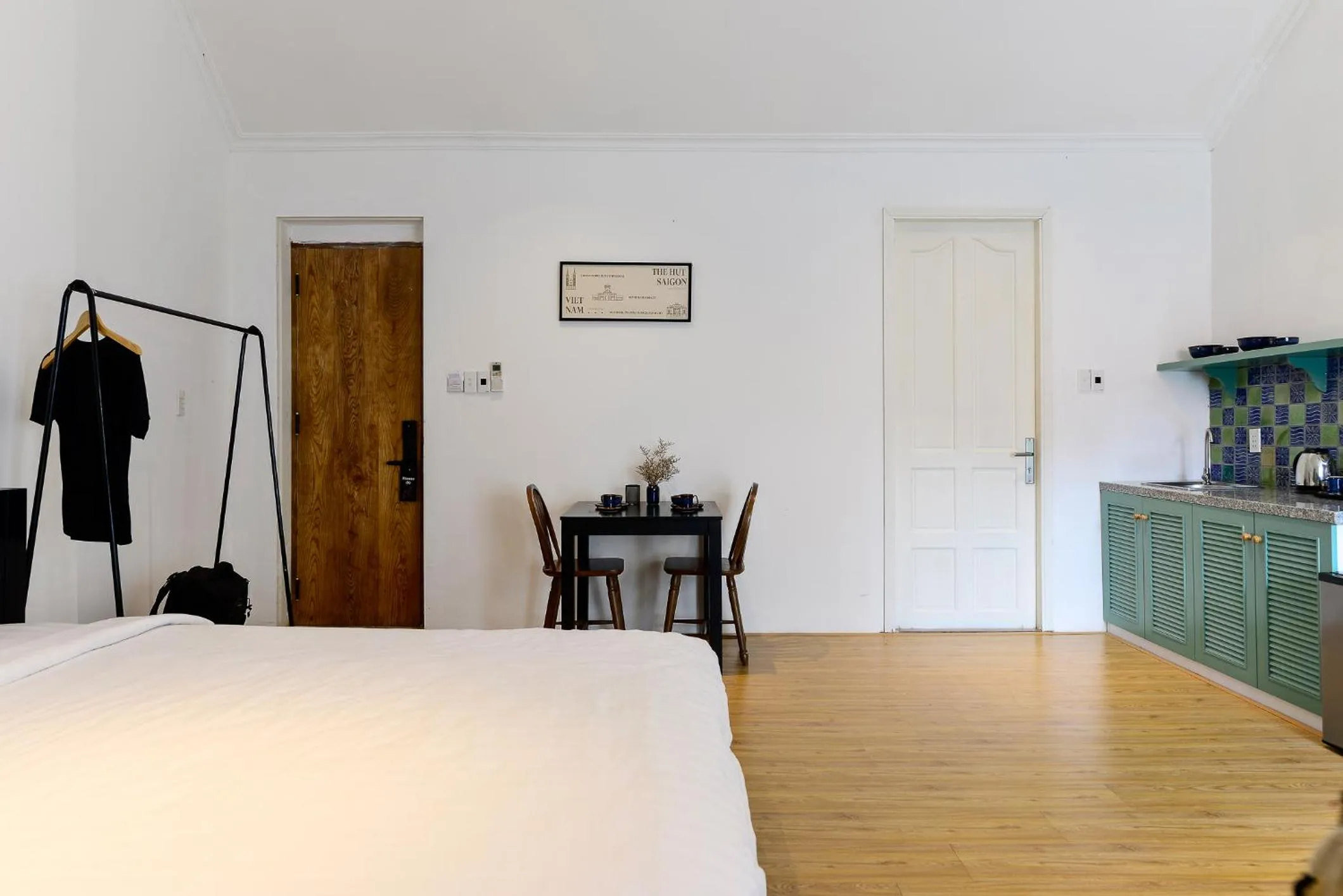 Dining area, Bed in Leaf Signature Hotel - Lá Group