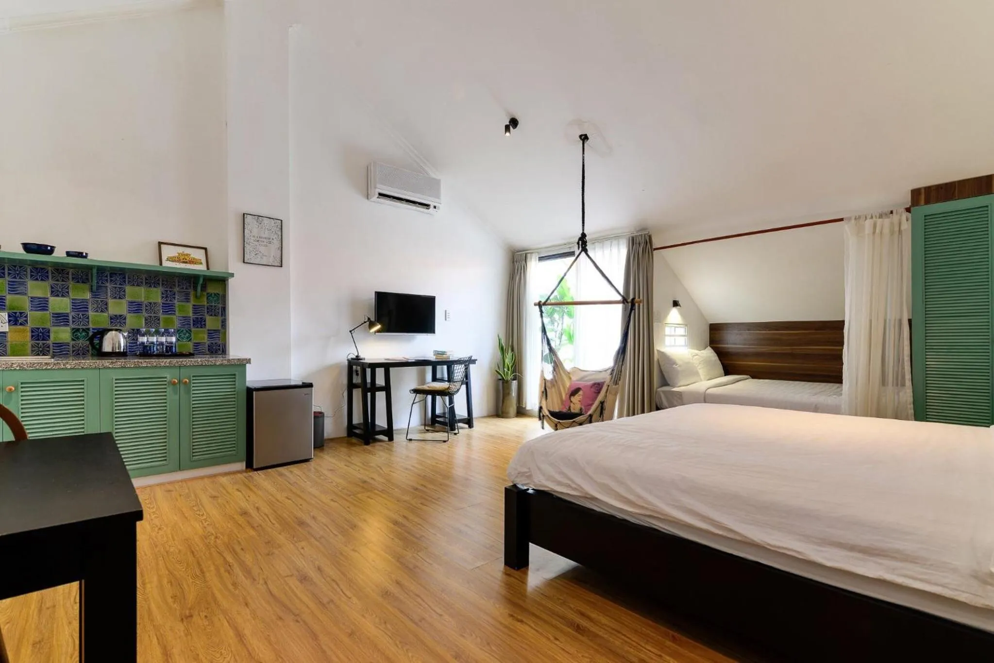 room service, Bed in Leaf Signature Hotel - Lá Group