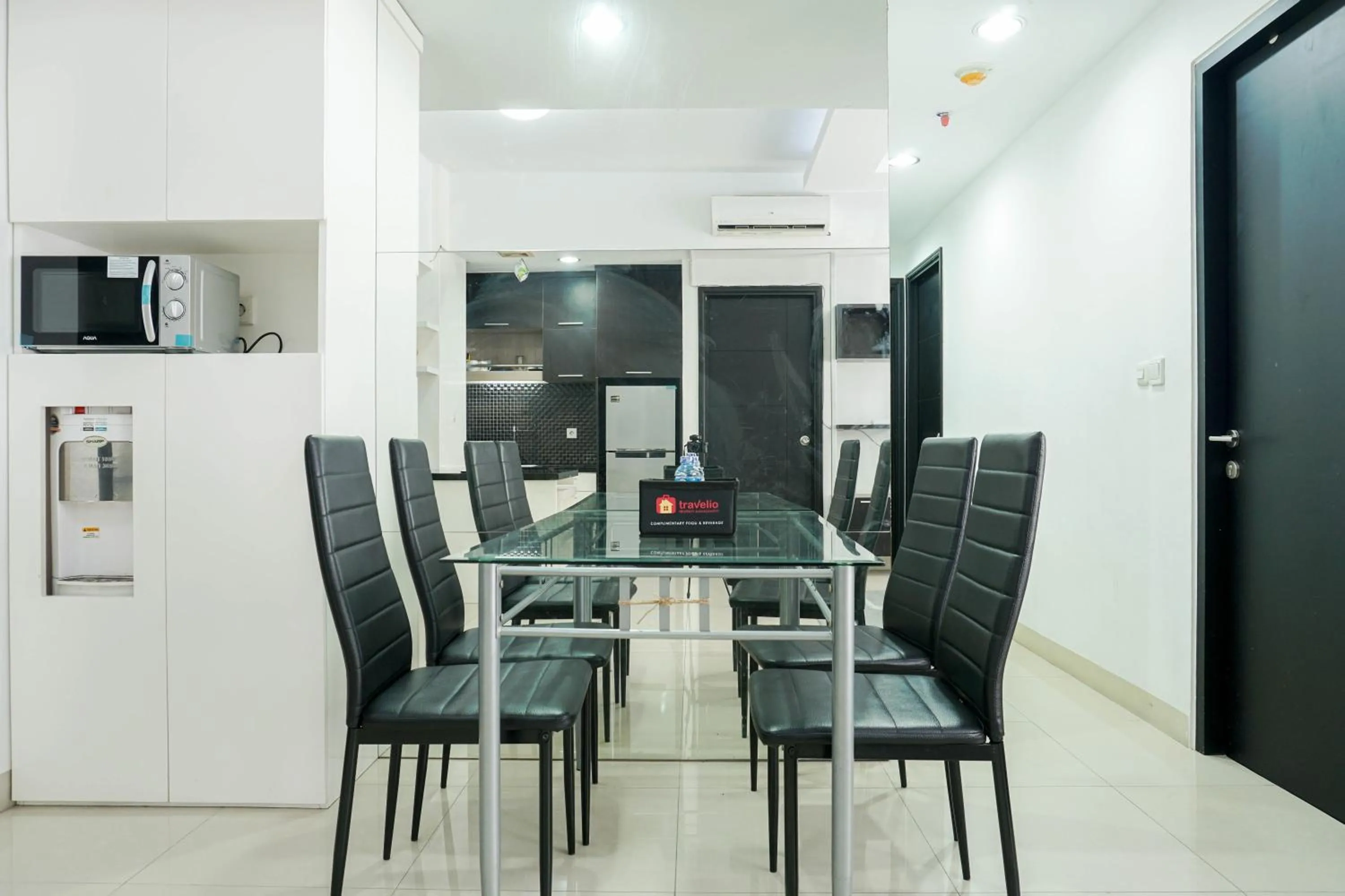 Dining area in Spacious 3BR Ambassade Kuningan Apartment By Travelio