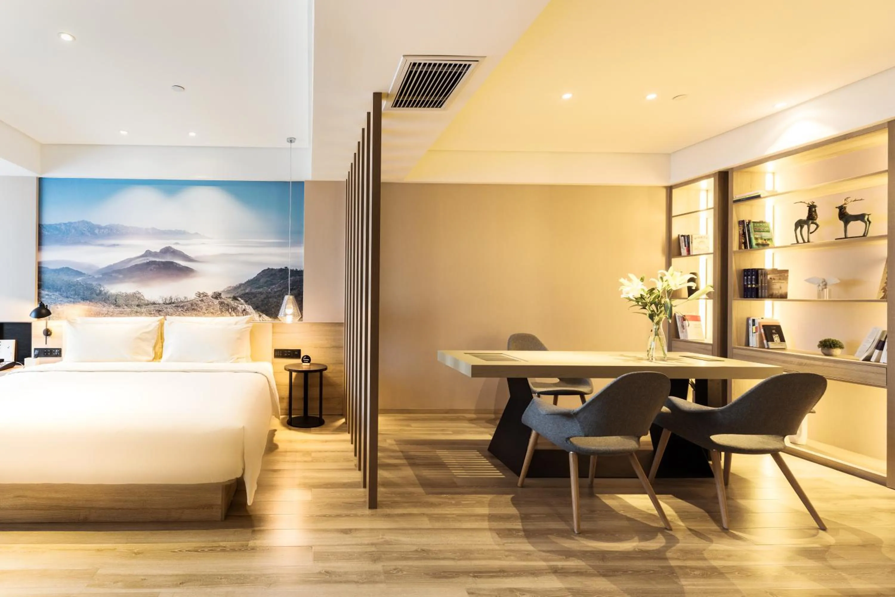 Living room, Bed in Atour Jiaozhou Qingdao Hotel