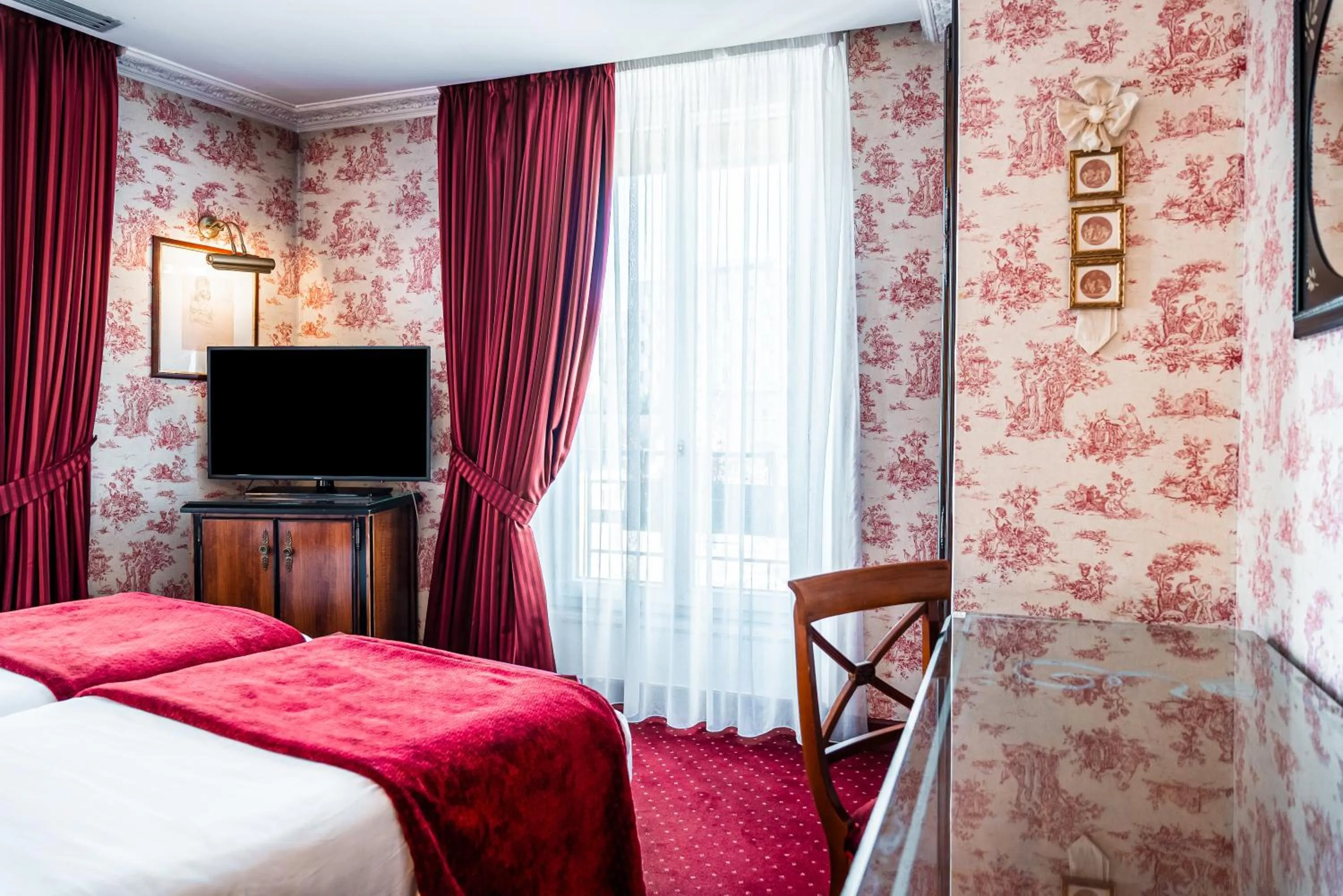 Bedroom, Bed in Maison Eugenie