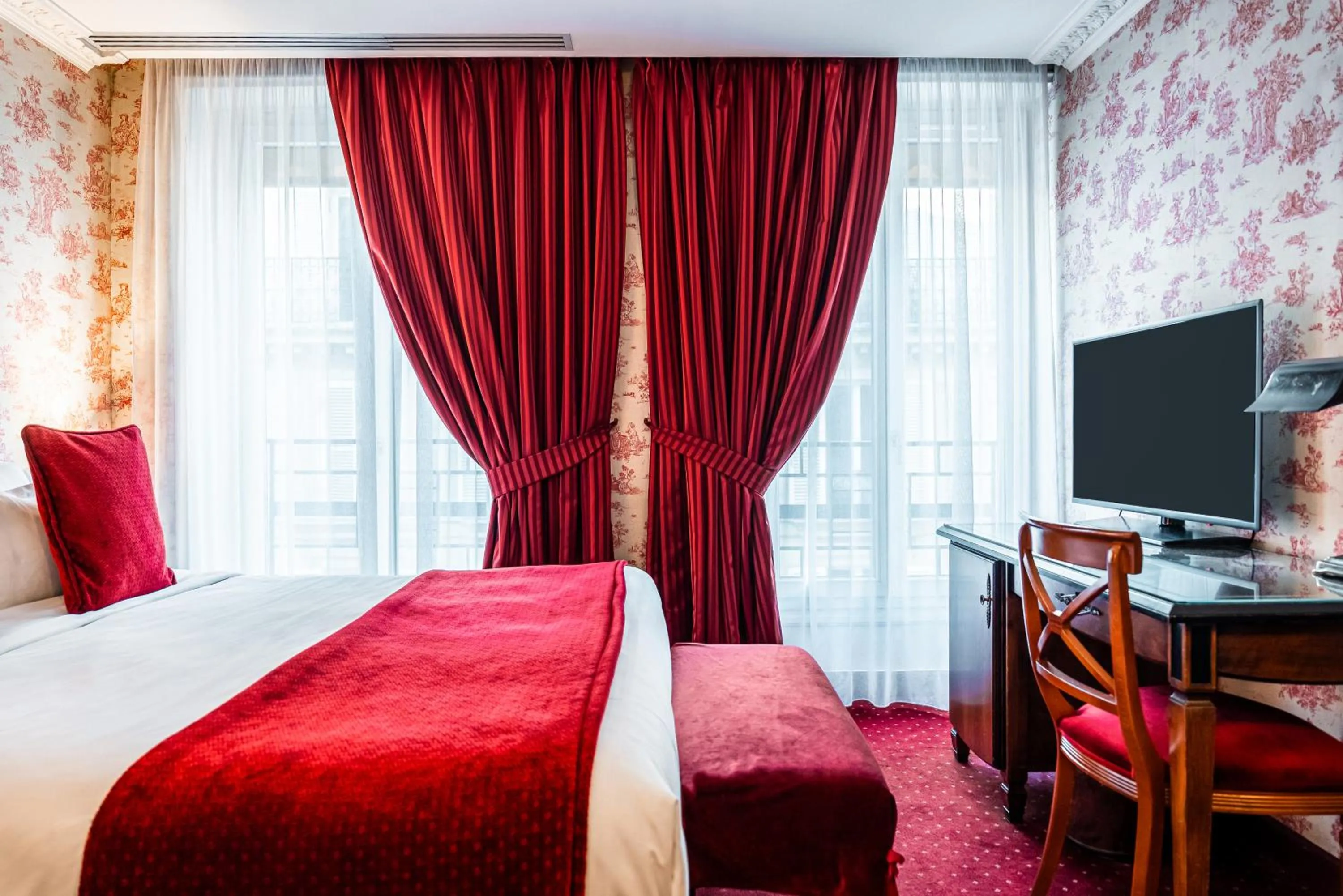 Bedroom, Bed in Maison Eugenie