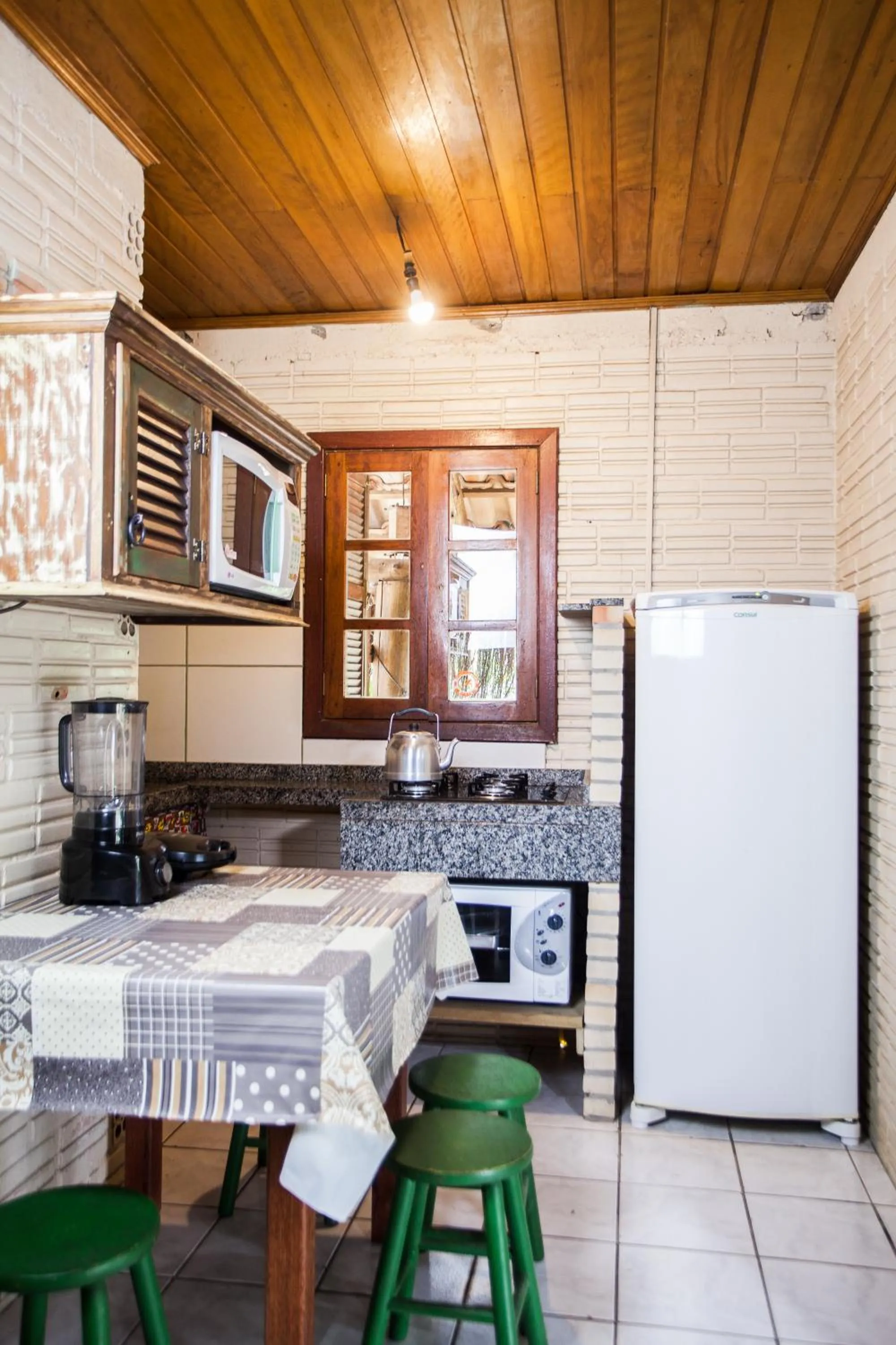 Kitchen or kitchenette in Pousada Cabanas Kaia Lua