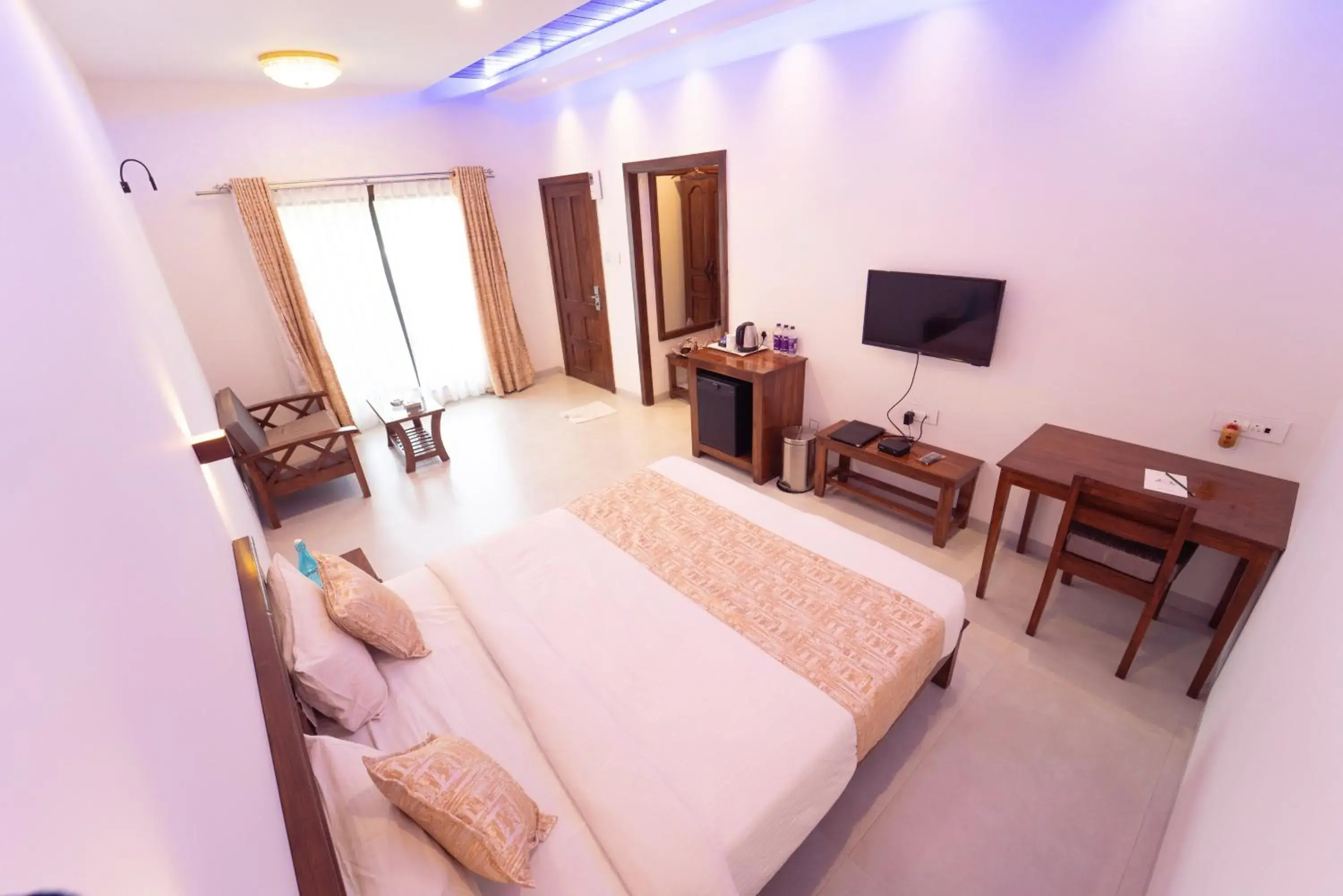 King Room with double Bathtub in La Serene Resort and Spa King Room with double Bathtub in La Serene Resort and Spa