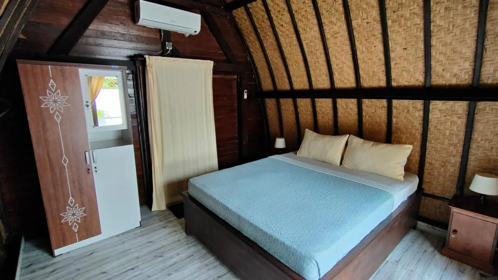 Bed in Gili Davidoff Bungalow