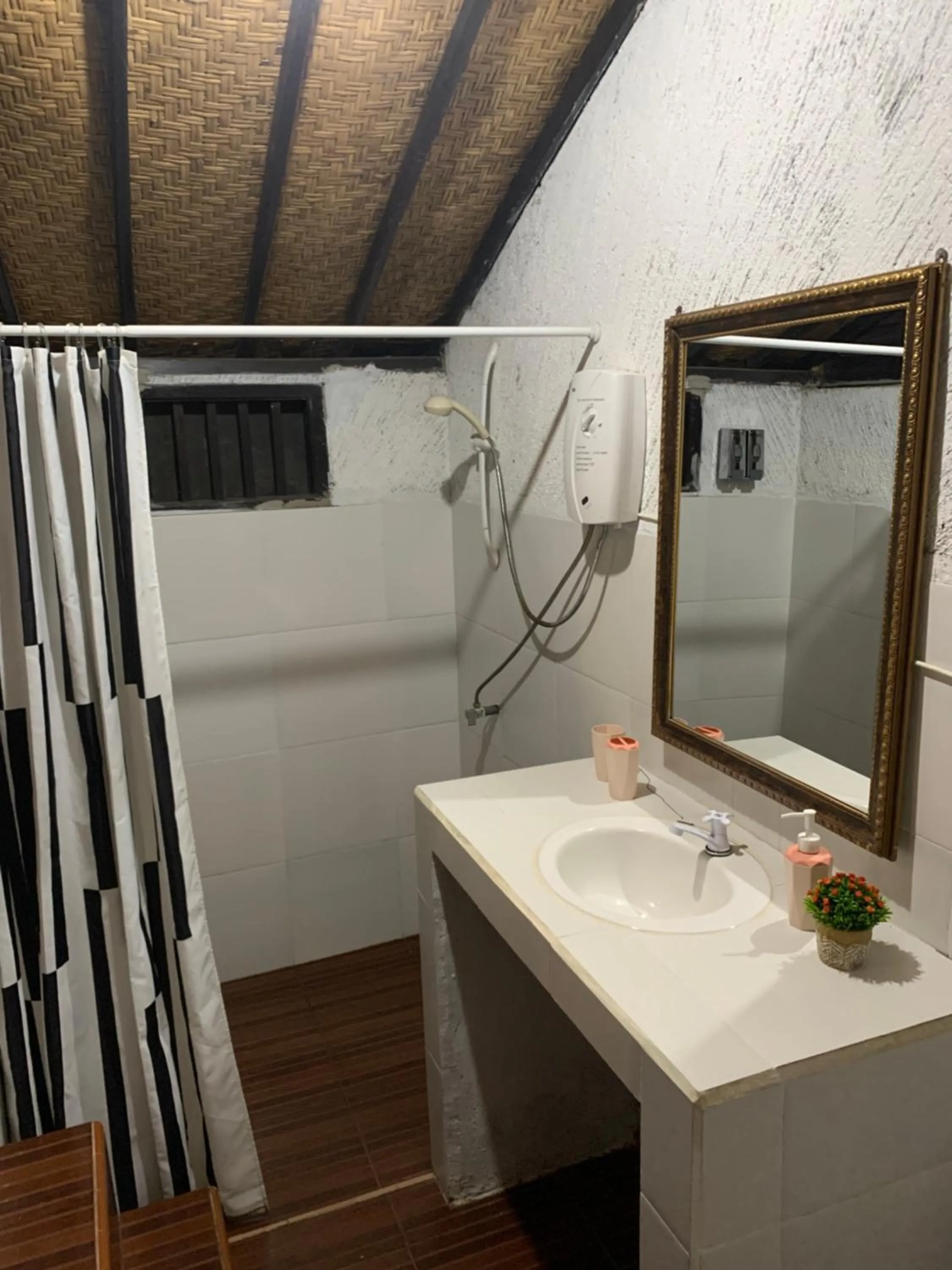 Bathroom in Gili Davidoff Bungalow