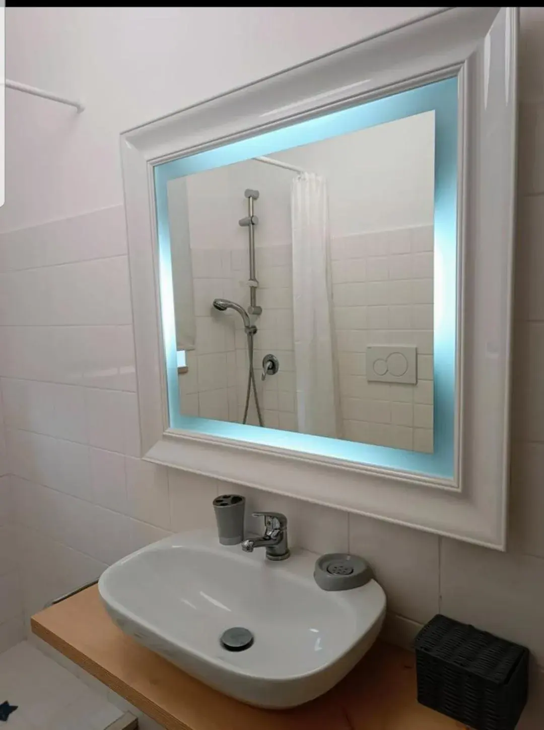 Double Room with Private Bathroom - single occupancy in Velia's Home Casa Vacanze B&b Double Room with Private Bathroom - single occupancy in Velia's Home Casa Vacanze B&b