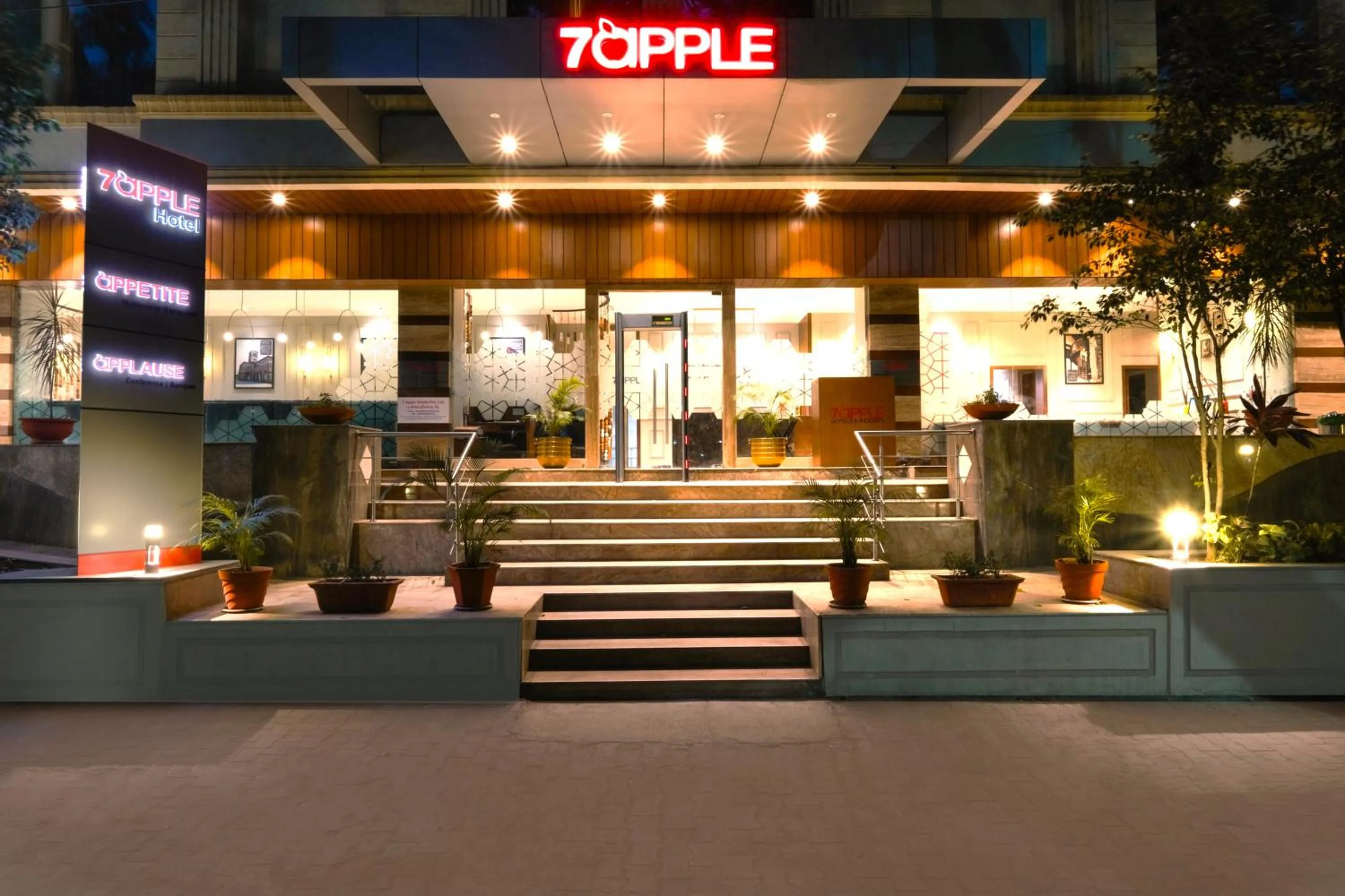 7 Apple Hotel - Viman Nagar Pune