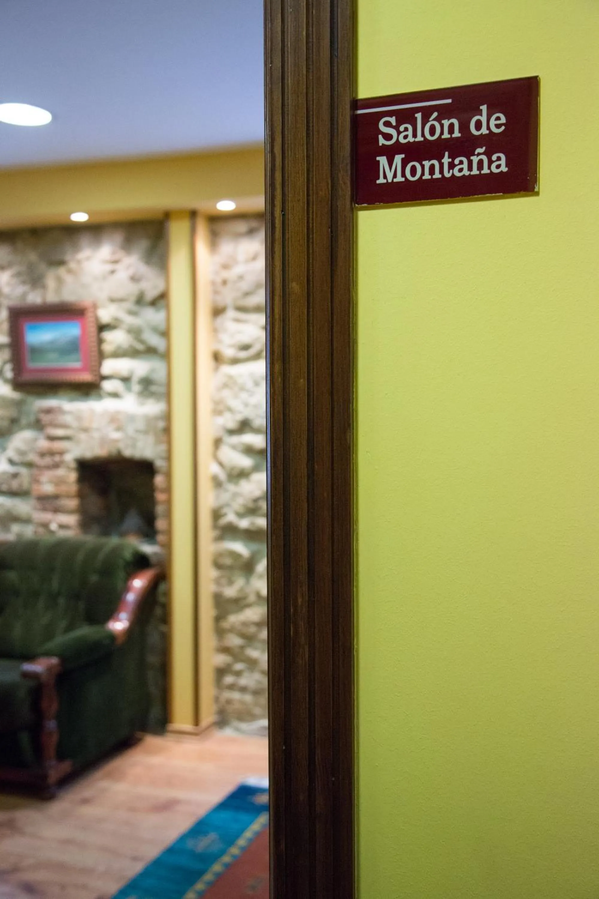 Communal lounge/ TV room in Hotel Balcon de Aguera