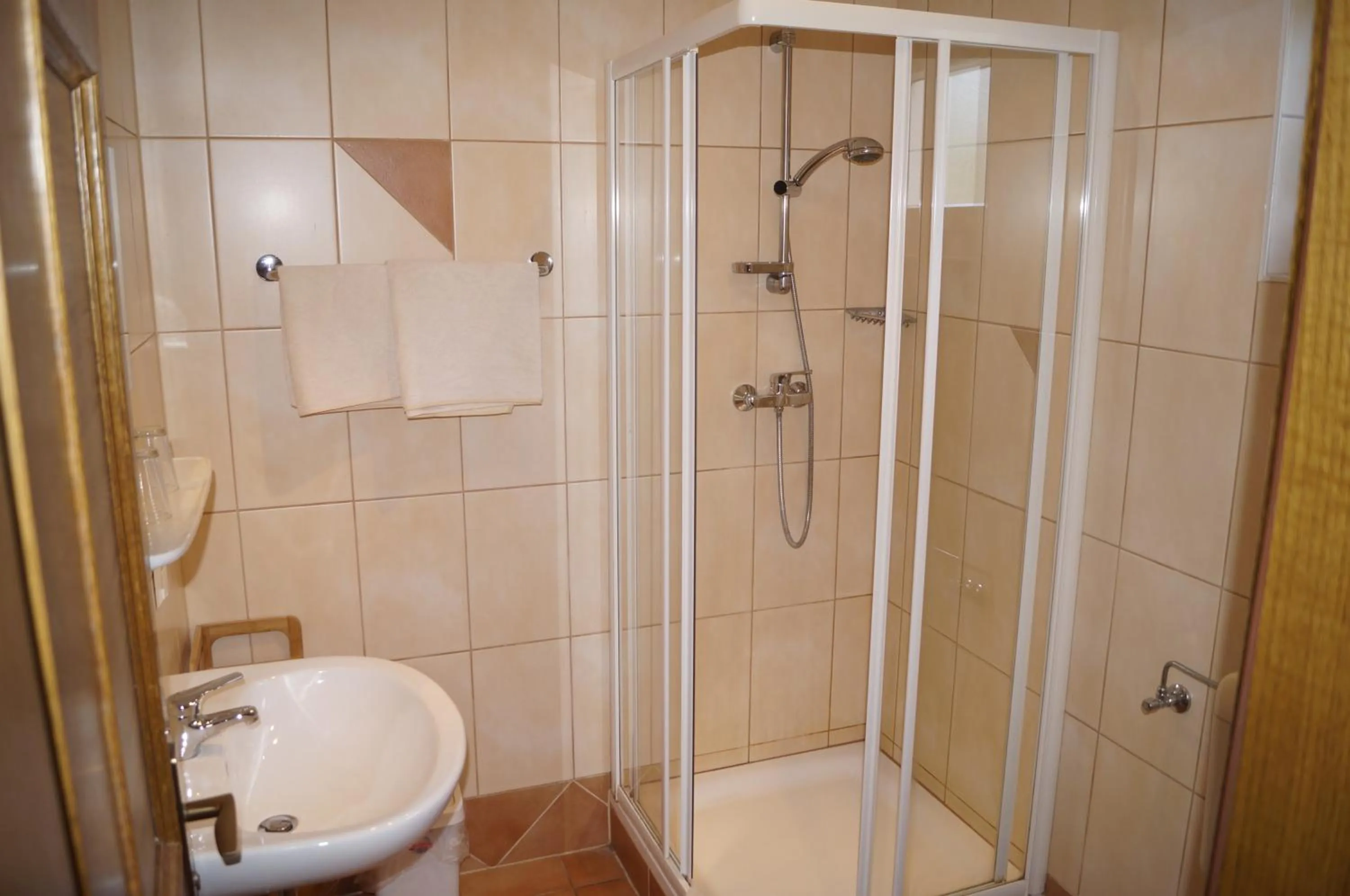 Shower in Pension DOBERNIG - CONTACTLESS CHECK IN/STAY