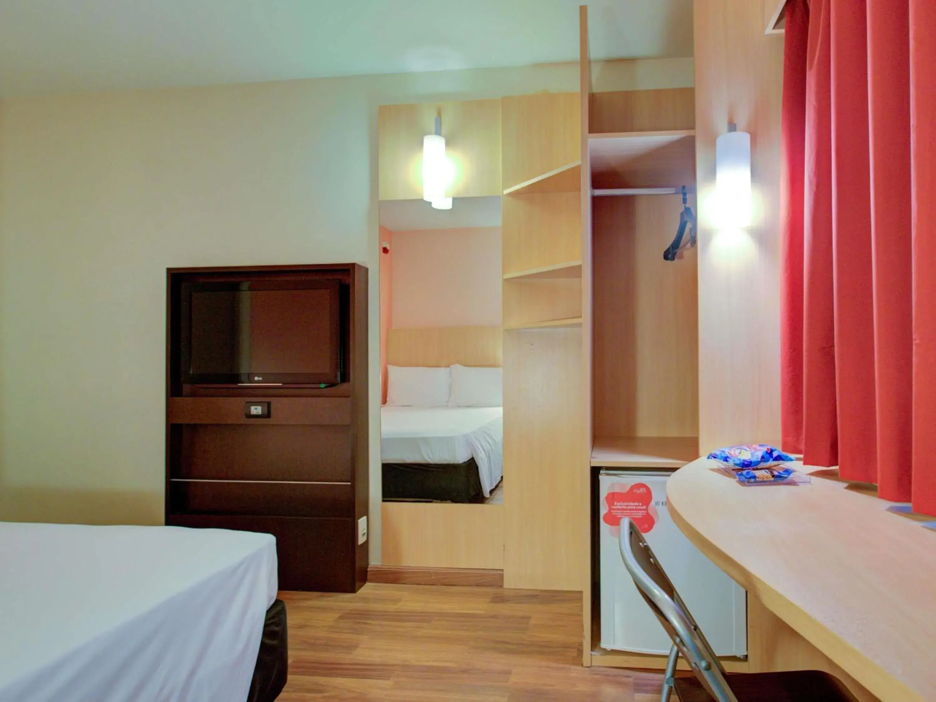 Bedroom, Bed in ibis Vitoria Praia de Camburi Bedroom, Bed in ibis Vitoria Praia de Camburi