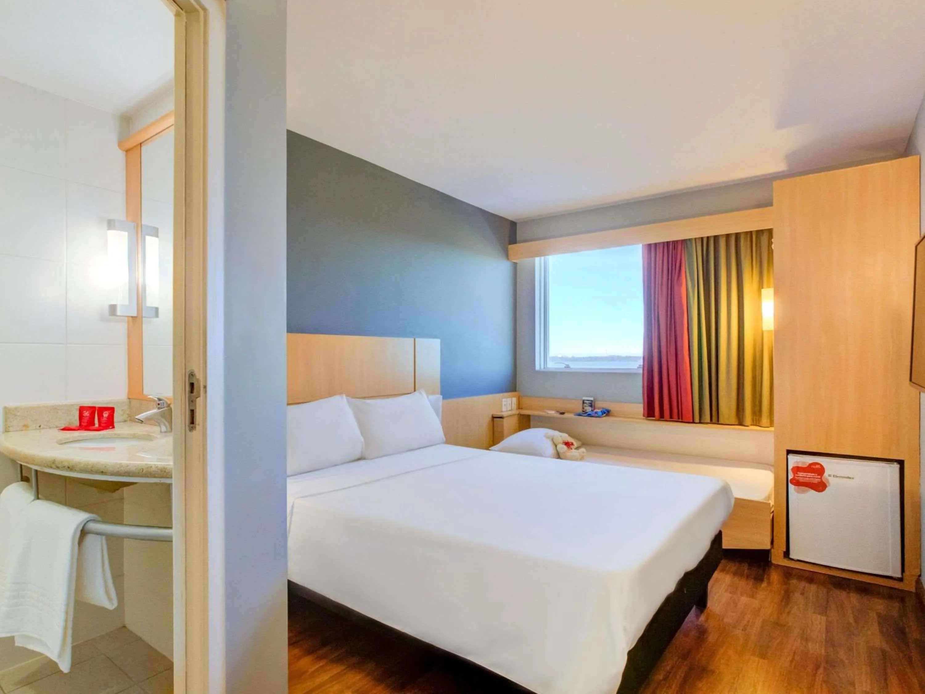 Bedroom, Bed in ibis Vitoria Praia de Camburi