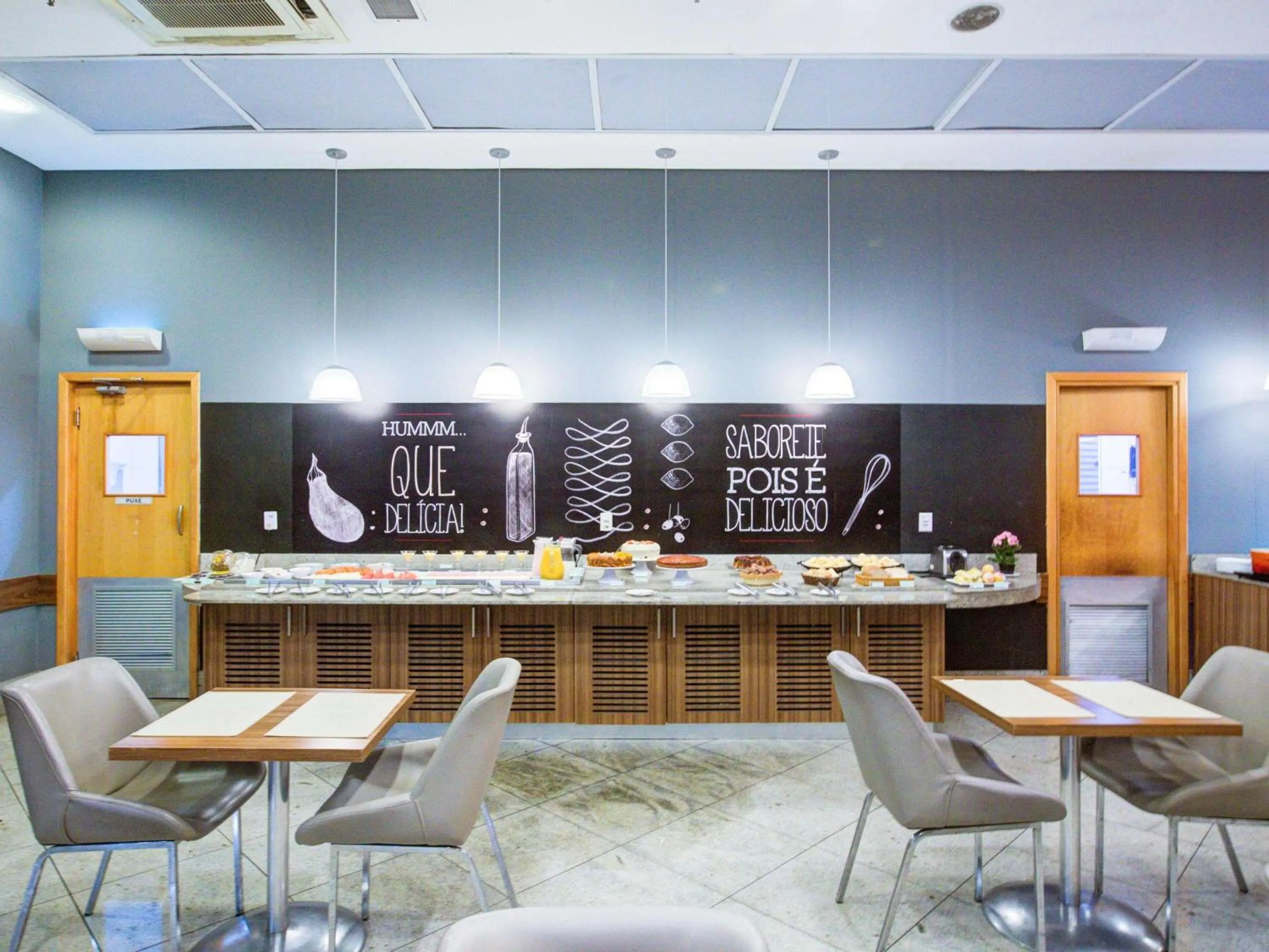 Lounge or bar in ibis Vitoria Praia de Camburi