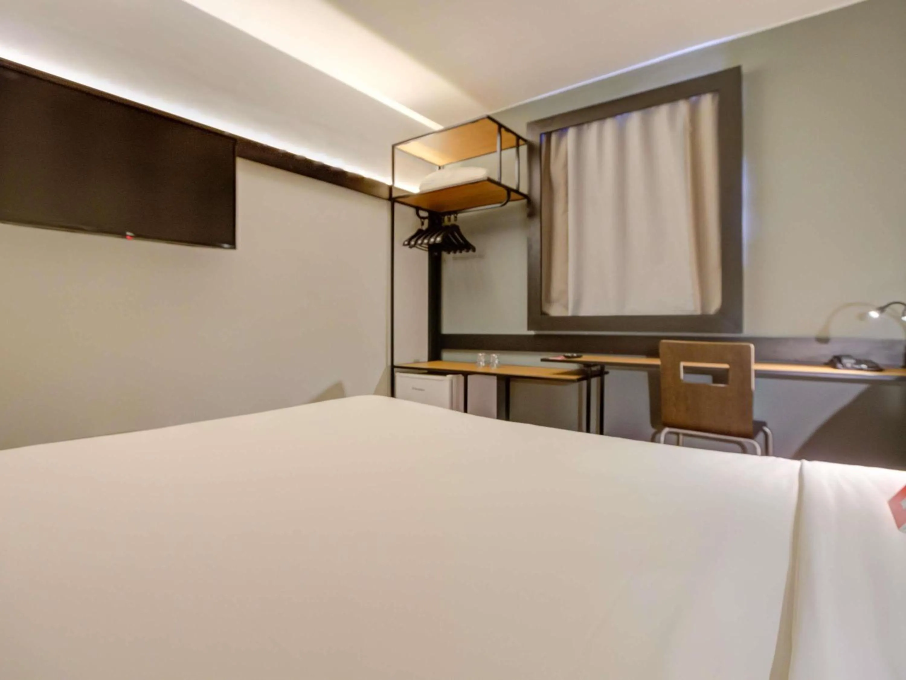 Bedroom, Bed in ibis Vitoria Praia de Camburi