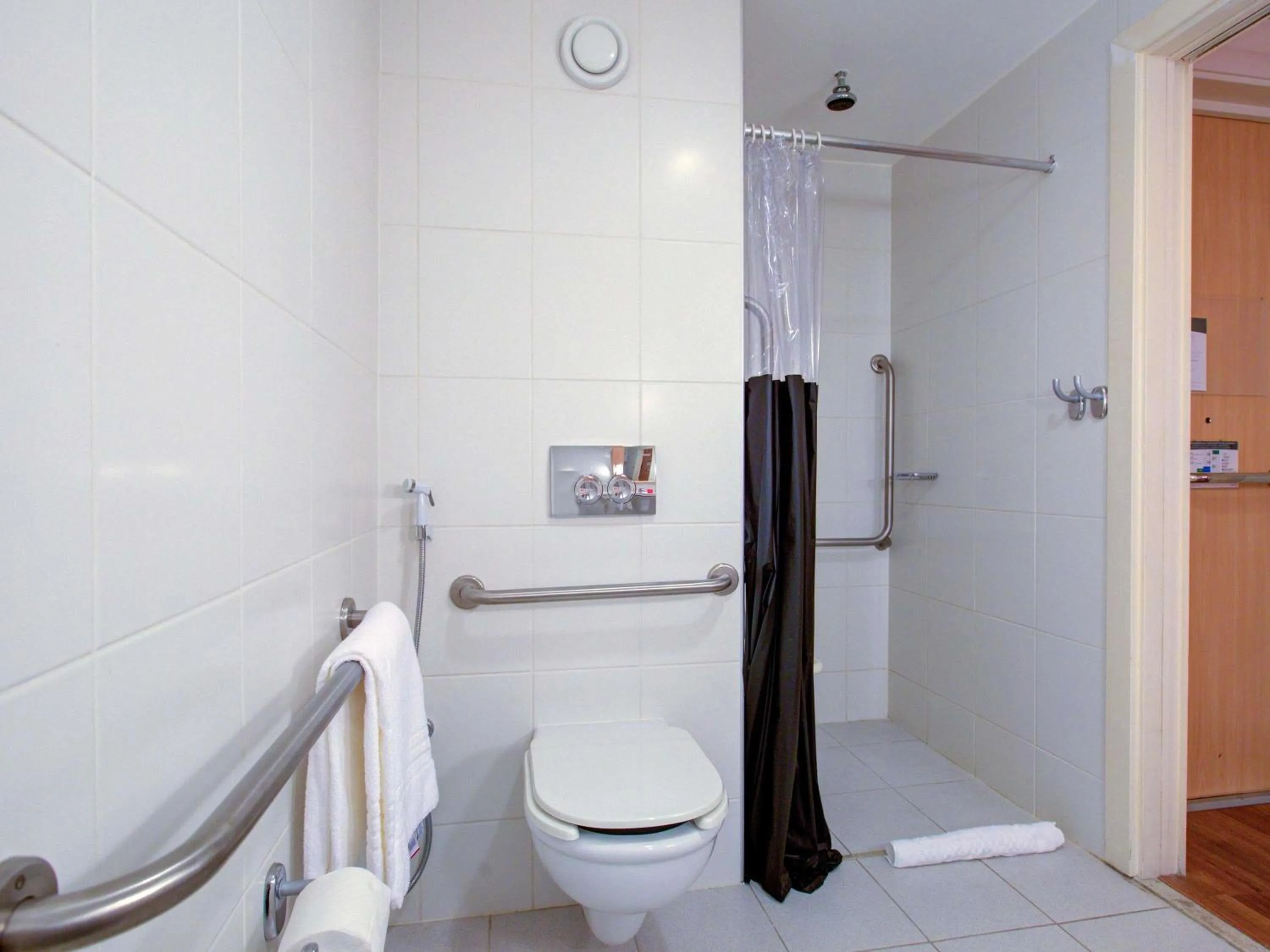 Bathroom in ibis Vitoria Praia de Camburi