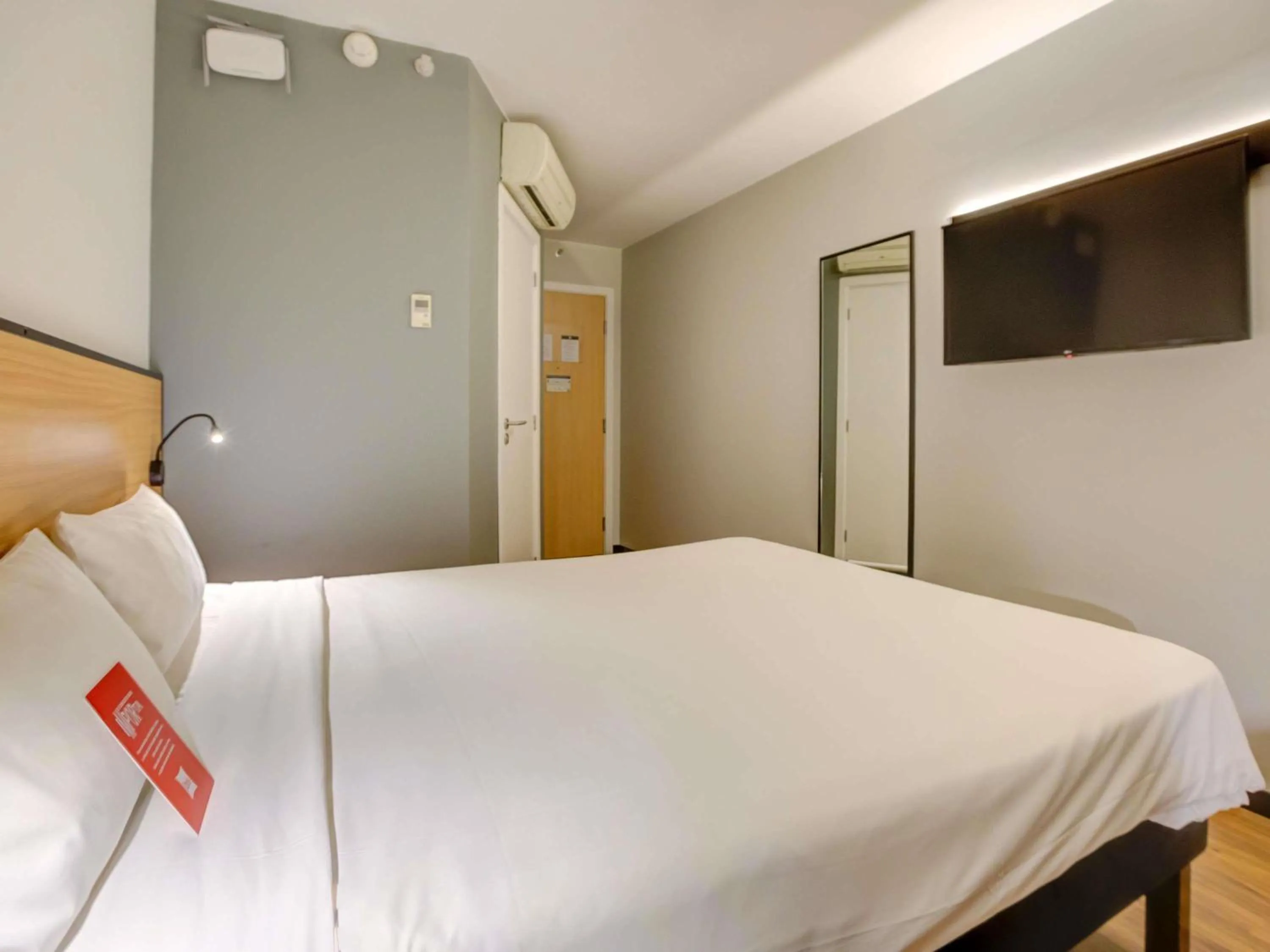 Bedroom, Bed in ibis Vitoria Praia de Camburi