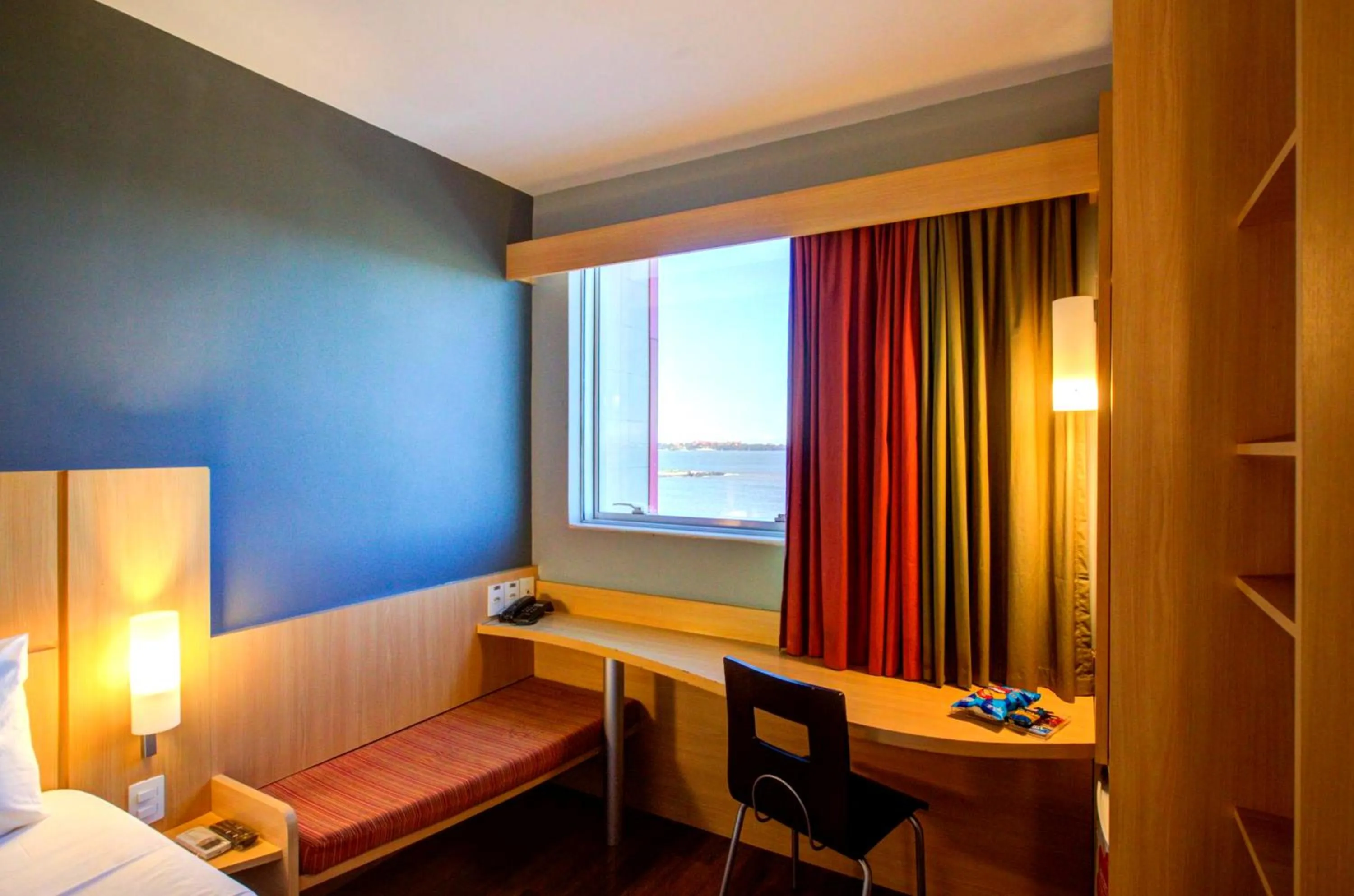 Bedroom, Bed in ibis Vitoria Praia de Camburi