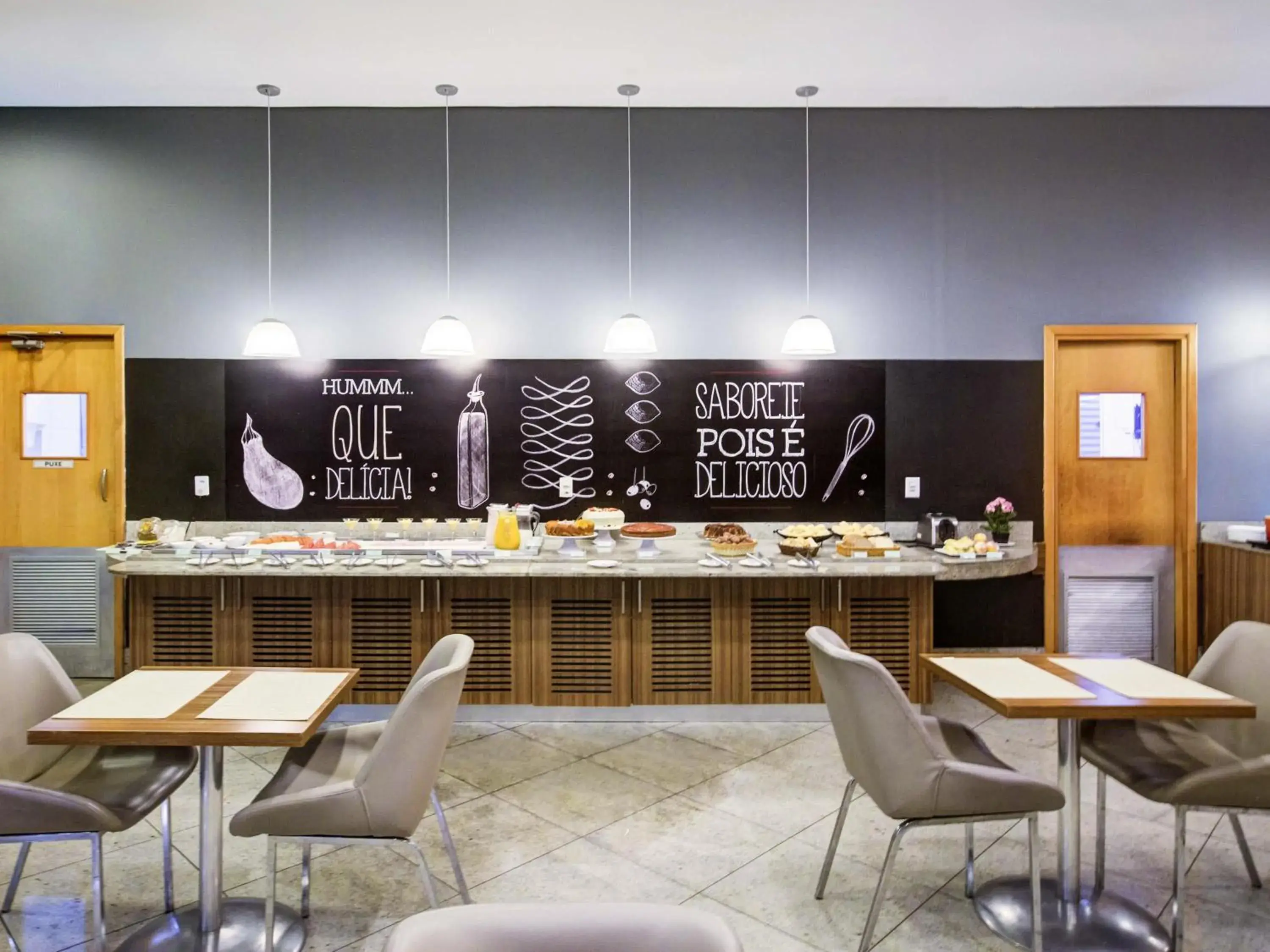 Restaurant/places to eat in ibis Vitoria Praia de Camburi Restaurant/places to eat in ibis Vitoria Praia de Camburi