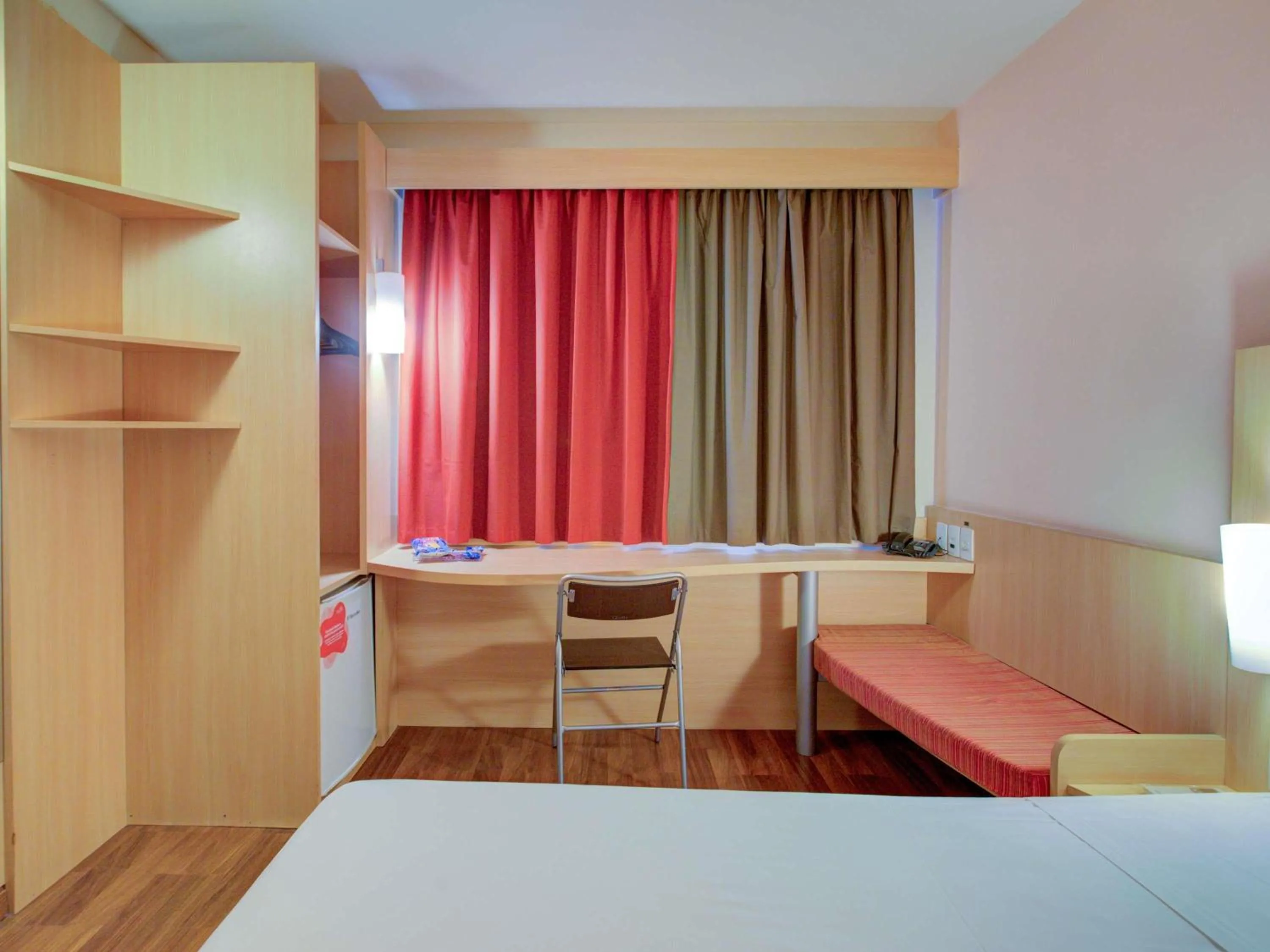 Bedroom, Bed in ibis Vitoria Praia de Camburi