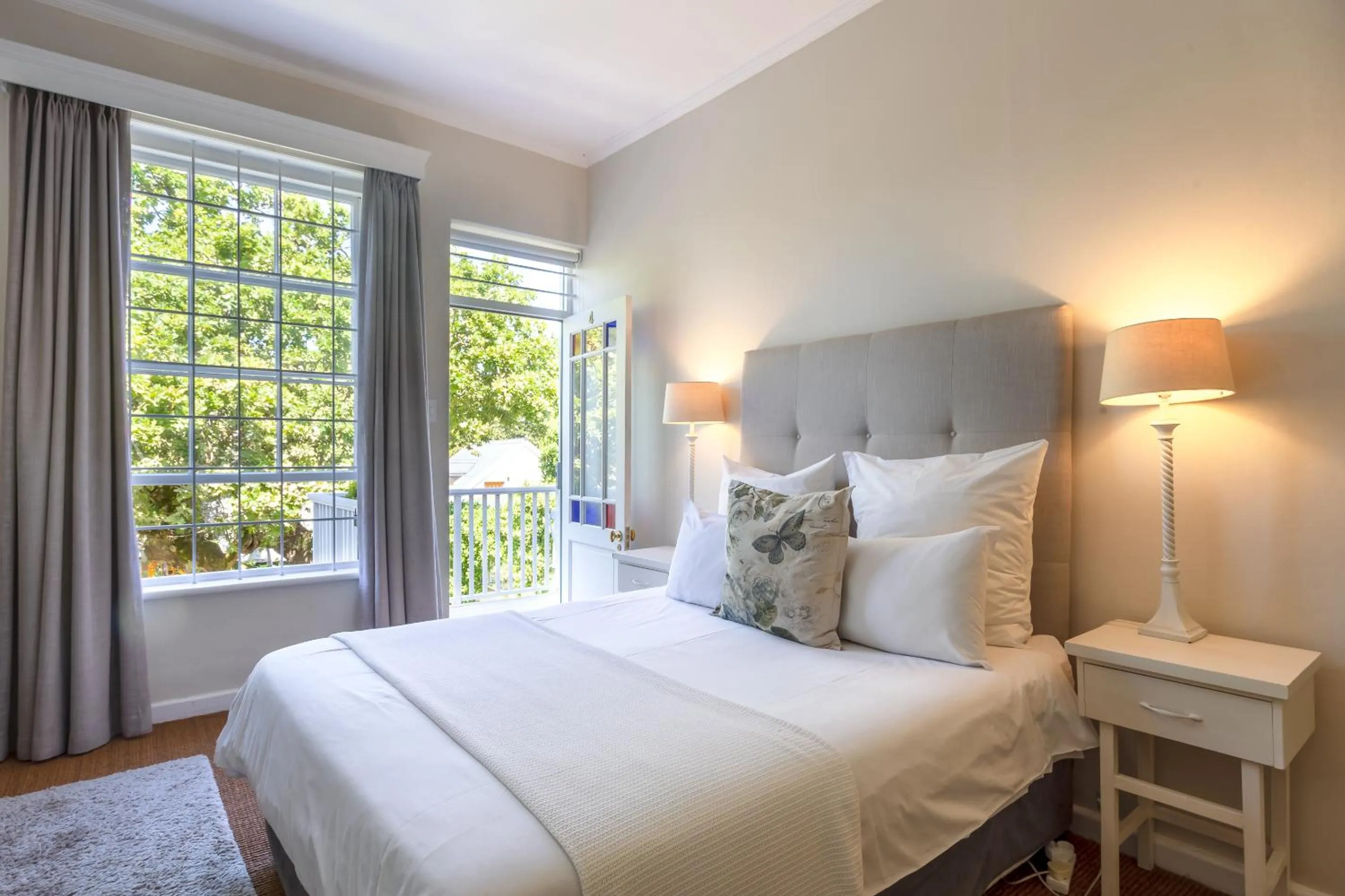 Bedroom, Bed in Sandown Lodge