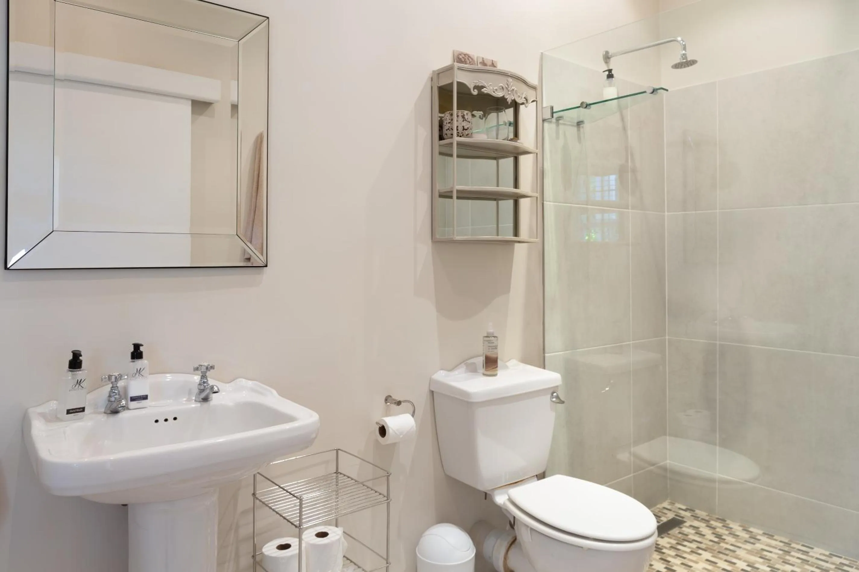 Toilet in Sandown Lodge