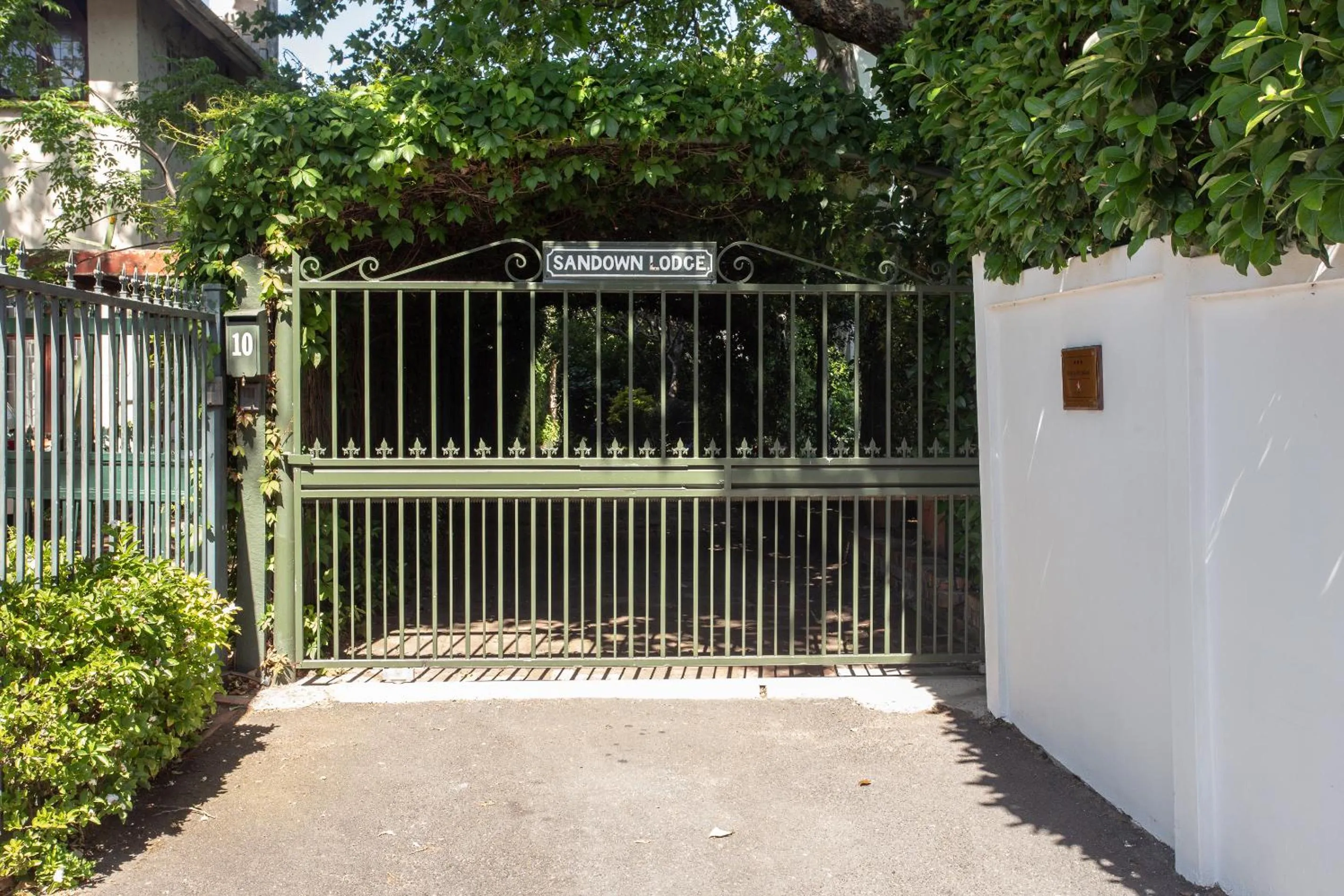 Day in Sandown Lodge