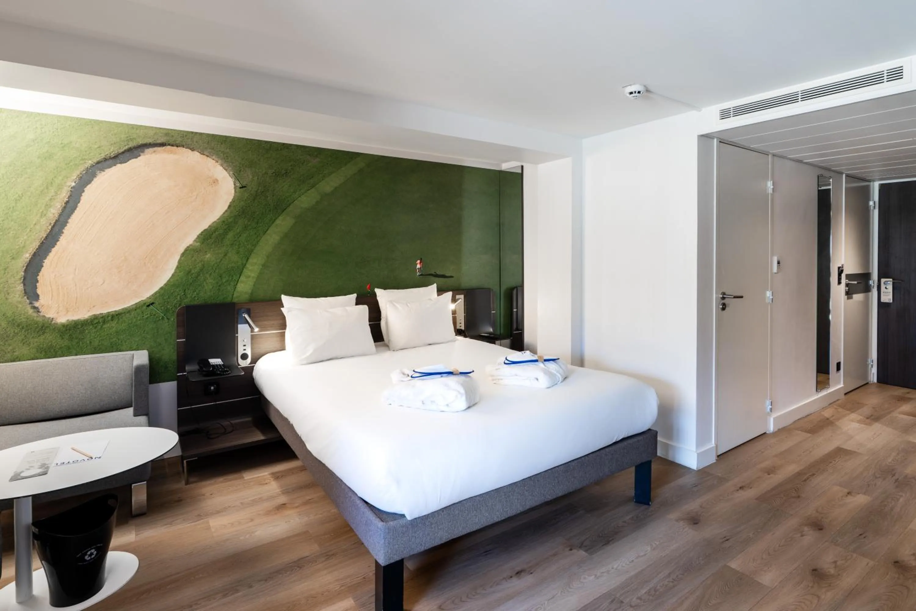 Photo of the whole room, Bed in Novotel Deauville Plage