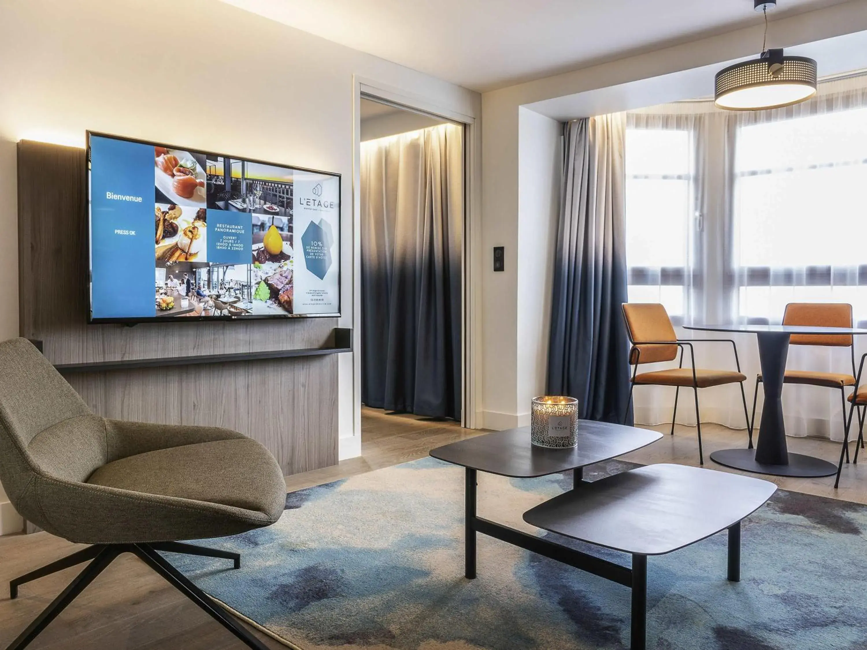 Executive King Suite with Sofa Bed and Sea View in Novotel Deauville Plage Executive King Suite with Sofa Bed and Sea View in Novotel Deauville Plage