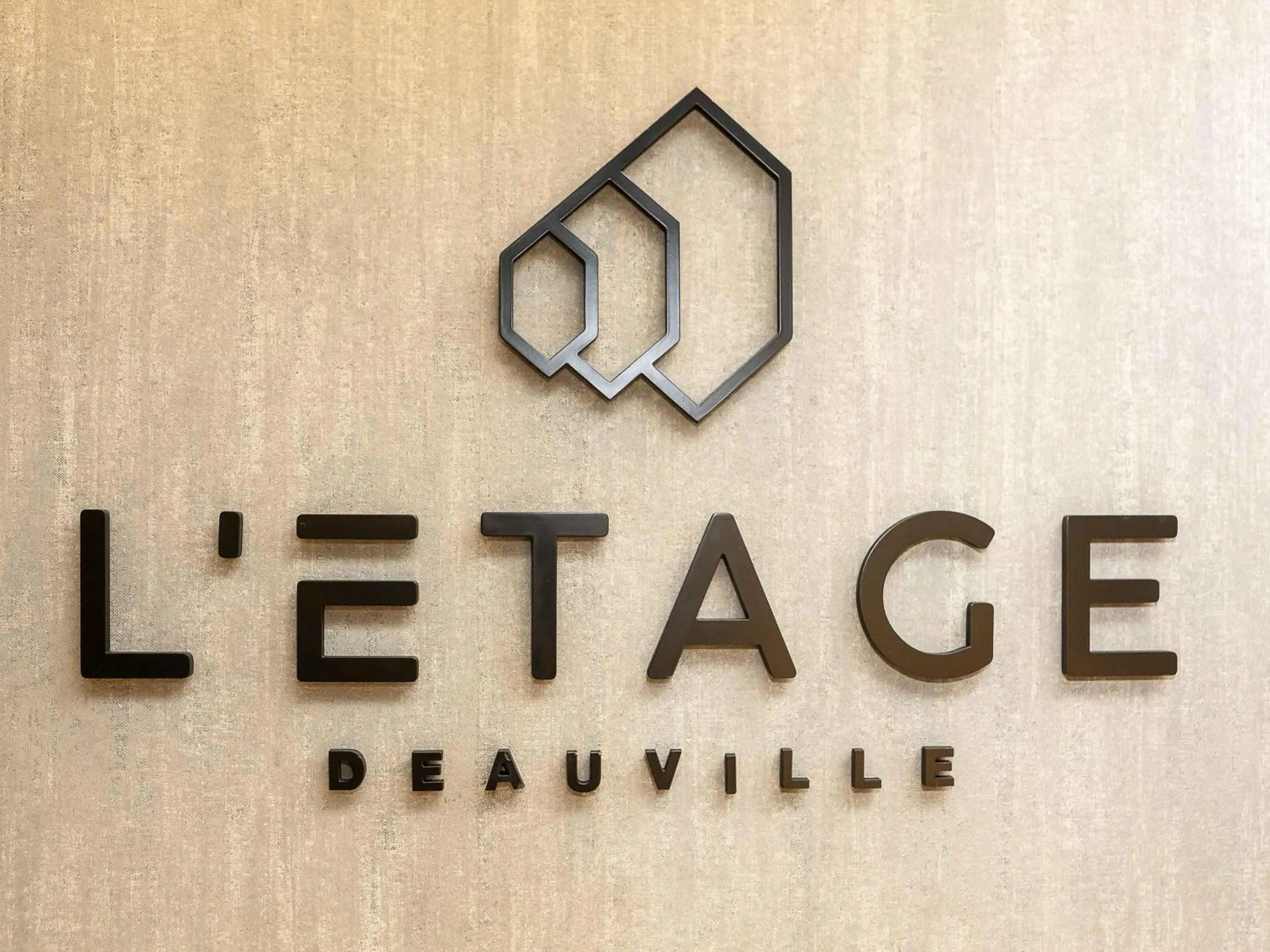 Restaurant/places to eat in Novotel Deauville Plage