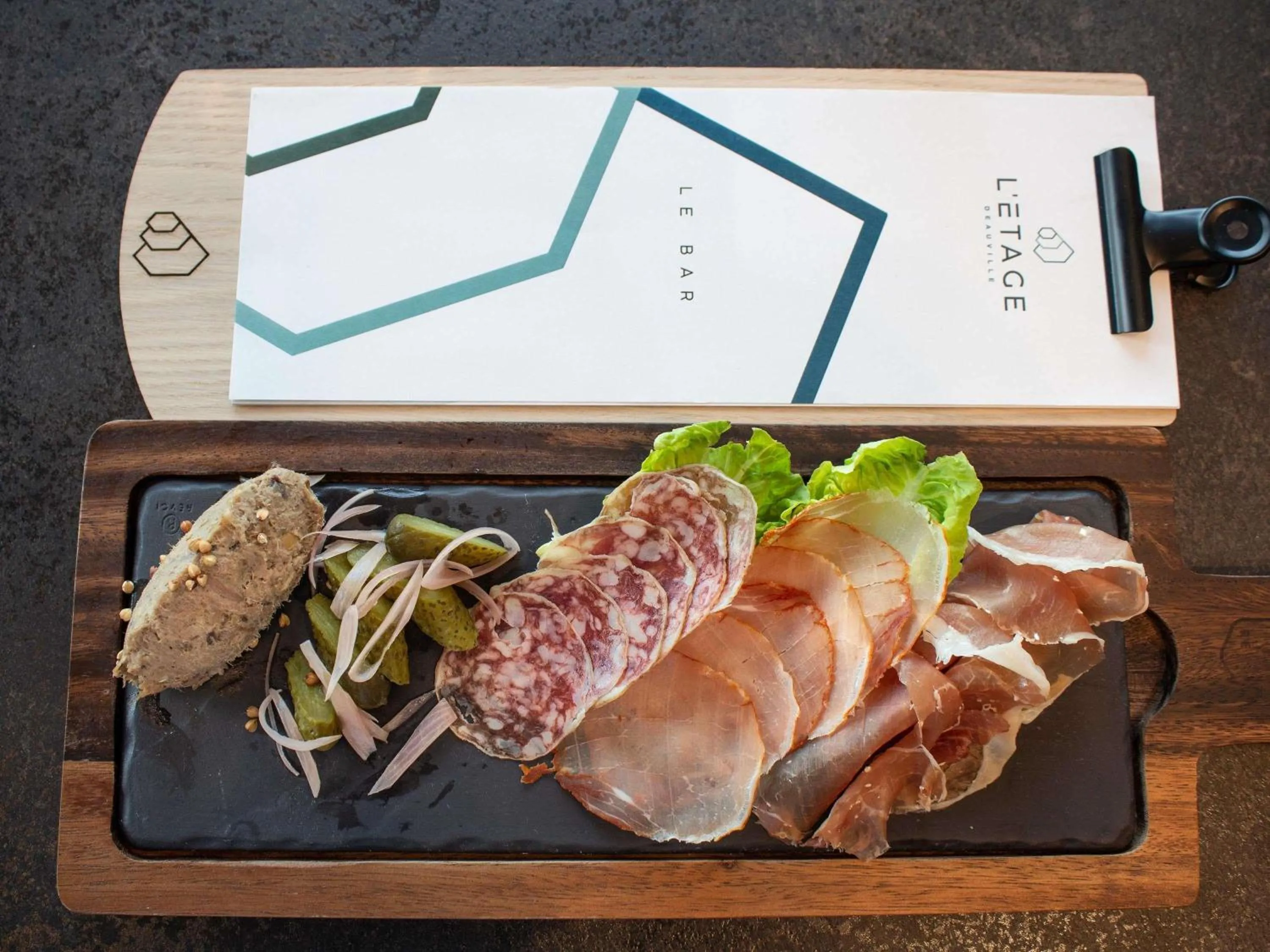 Restaurant/places to eat in Novotel Deauville Plage