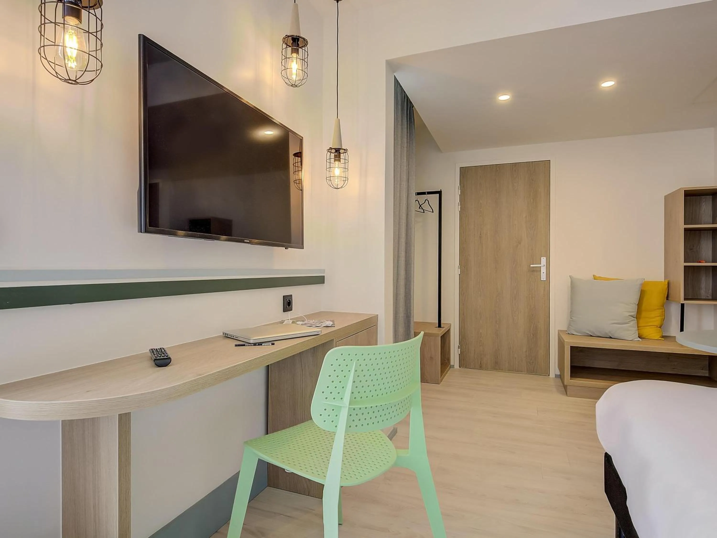 Bedroom, Bed in ibis Styles Arcachon Gujan Mestras