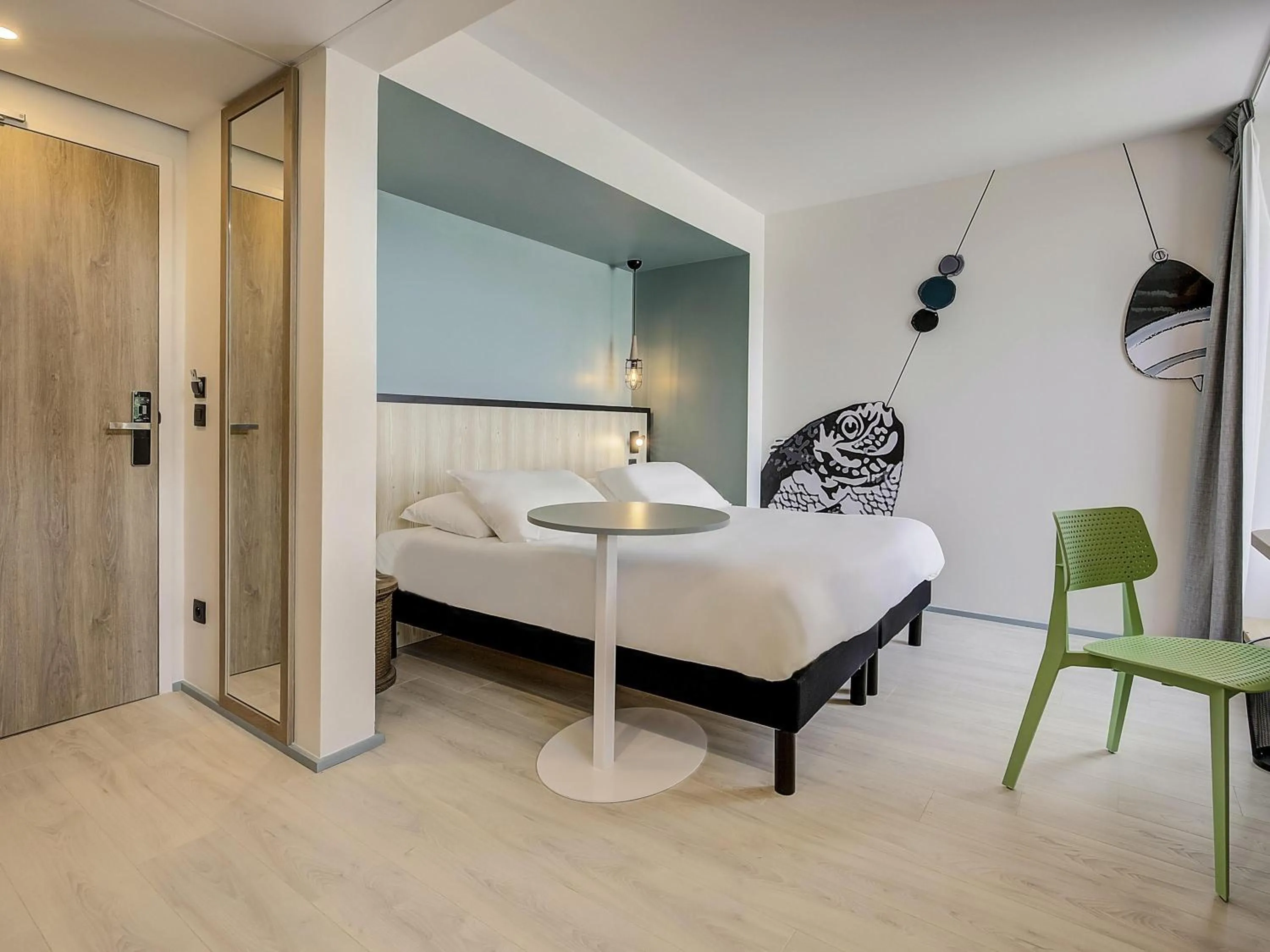 Bedroom, Bed in ibis Styles Arcachon Gujan Mestras