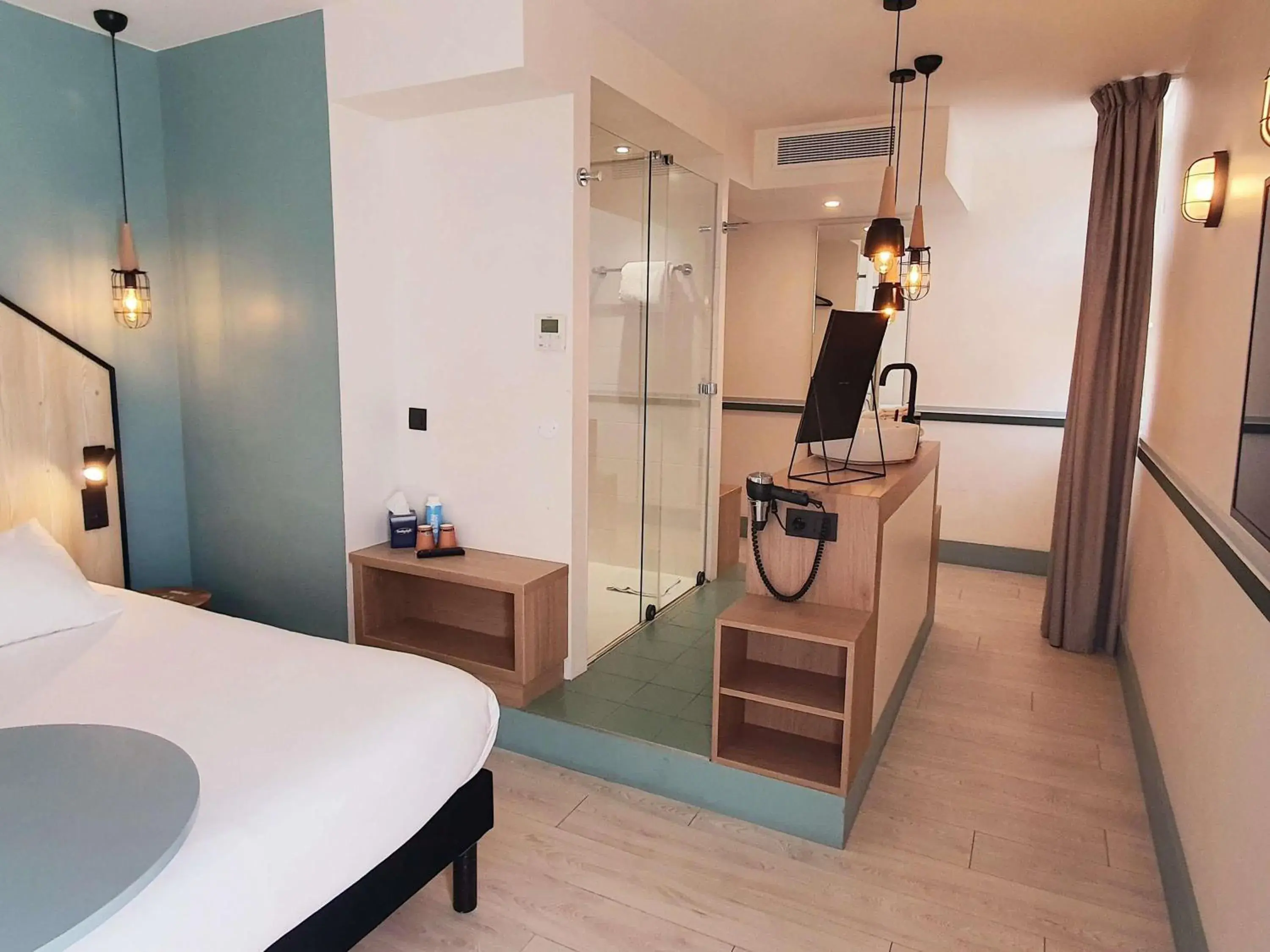 Bedroom, Bed in ibis Styles Arcachon Gujan Mestras Bedroom, Bed in ibis Styles Arcachon Gujan Mestras