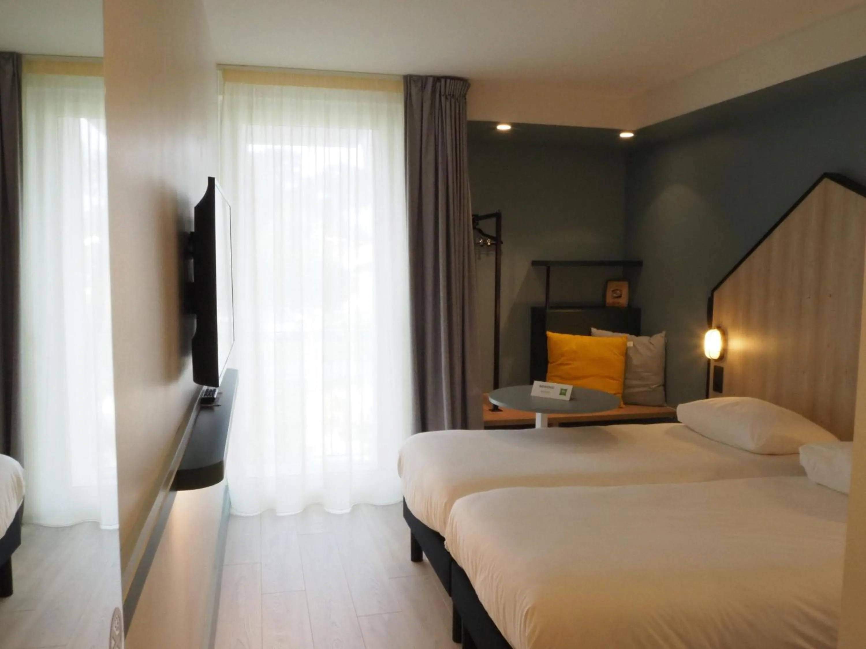 Bedroom, Bed in ibis Styles Arcachon Gujan Mestras
