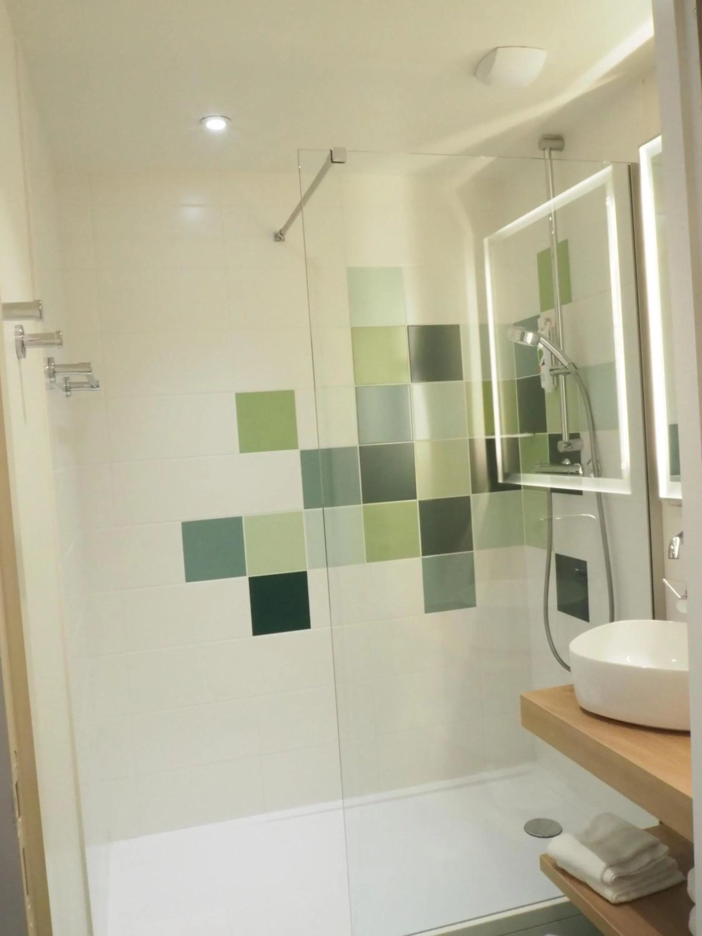 Bedroom in ibis Styles Arcachon Gujan Mestras