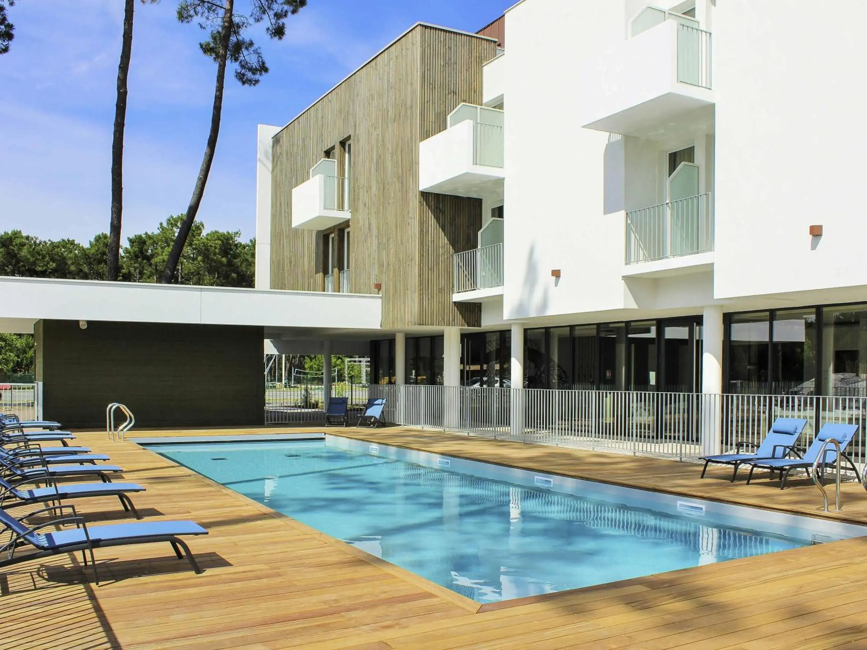 Pool view in ibis Styles Arcachon Gujan Mestras Pool view in ibis Styles Arcachon Gujan Mestras