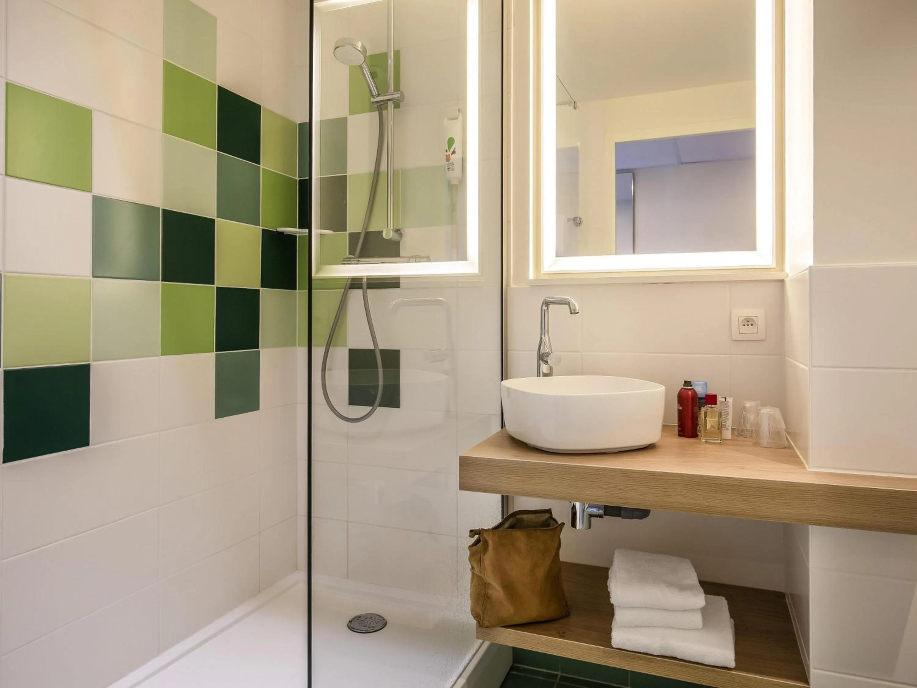 Bedroom in ibis Styles Arcachon Gujan Mestras