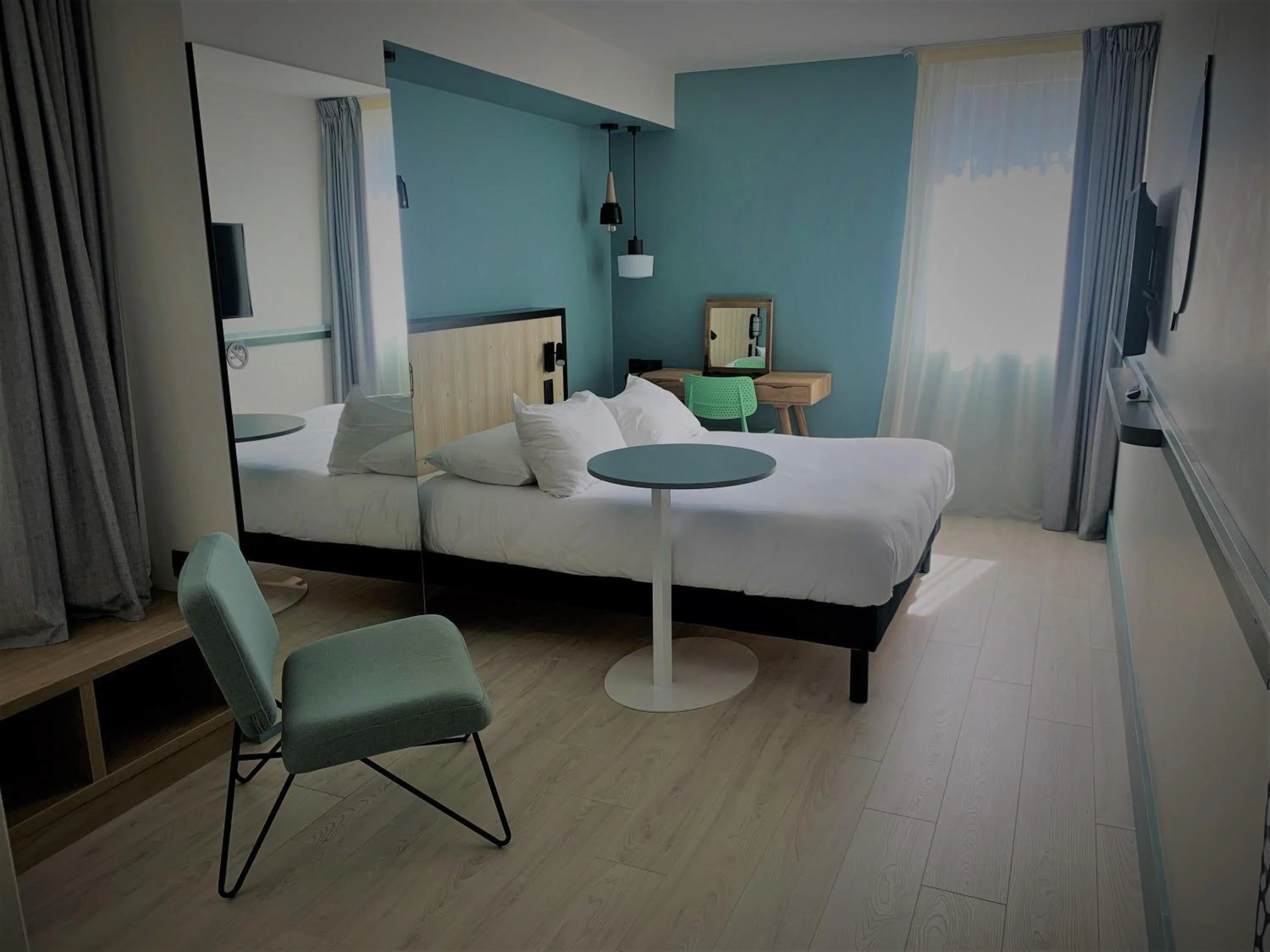 Bedroom, Bed in ibis Styles Arcachon Gujan Mestras