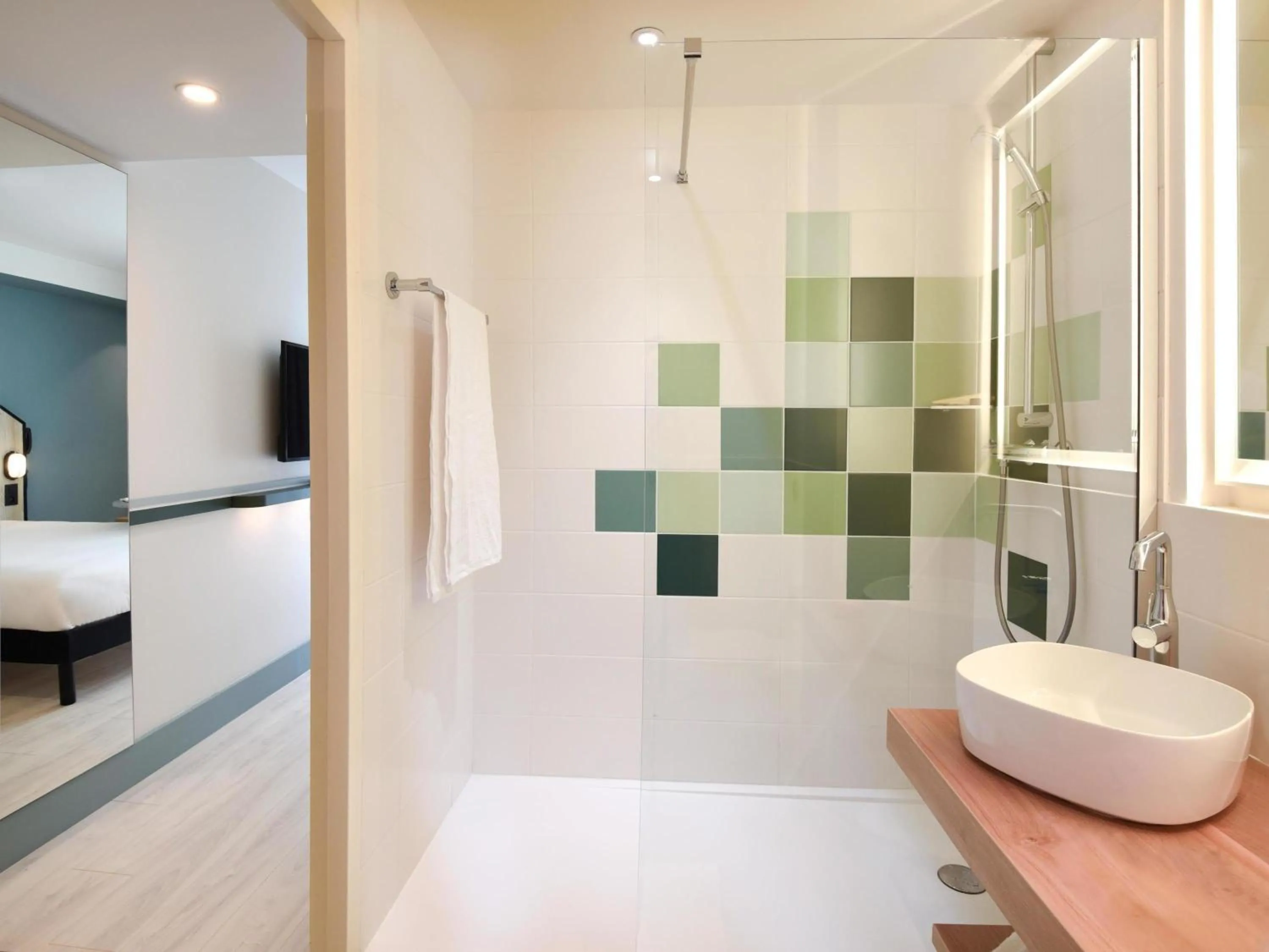 Bedroom in ibis Styles Arcachon Gujan Mestras