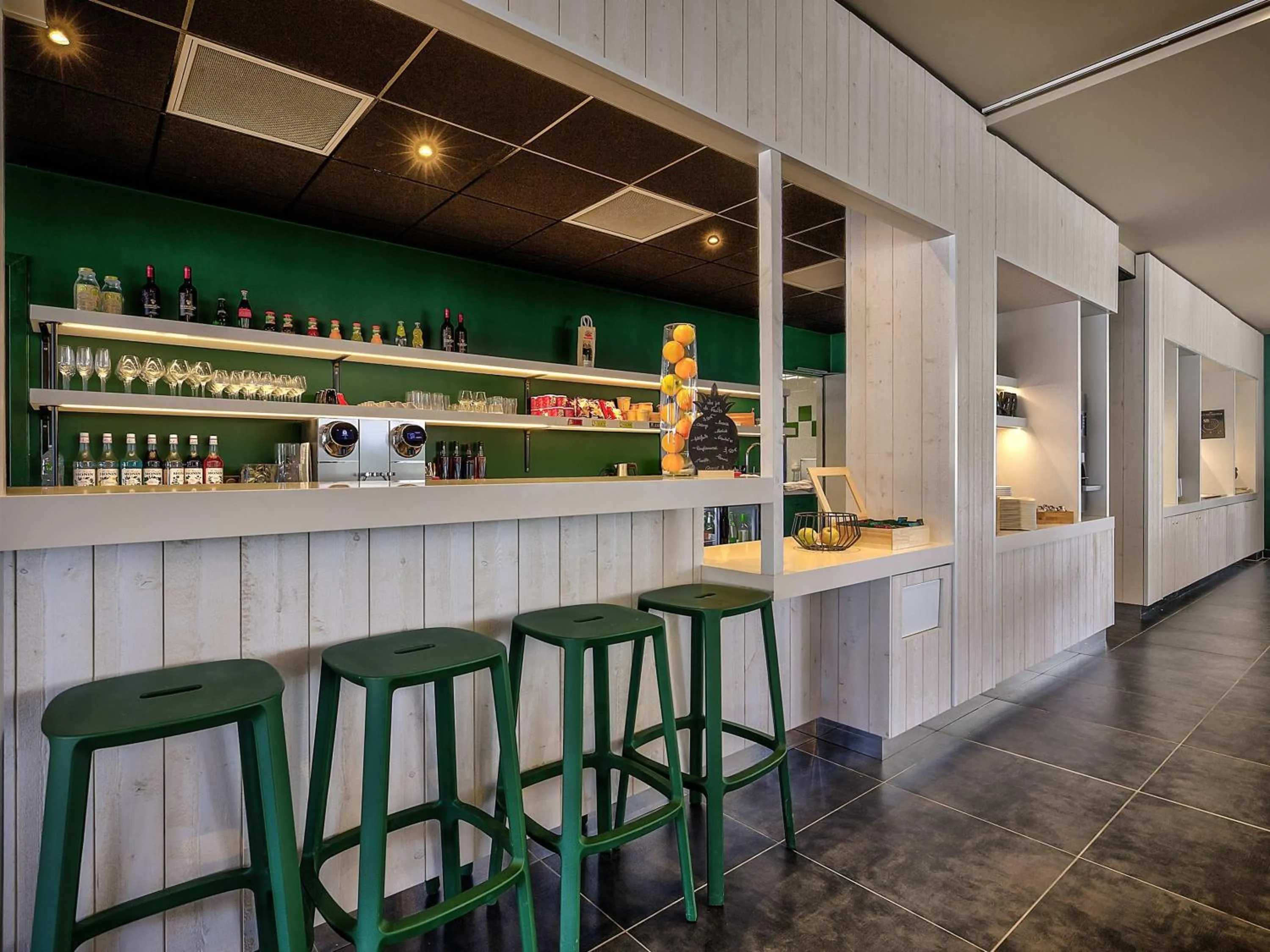 Lounge or bar in ibis Styles Arcachon Gujan Mestras