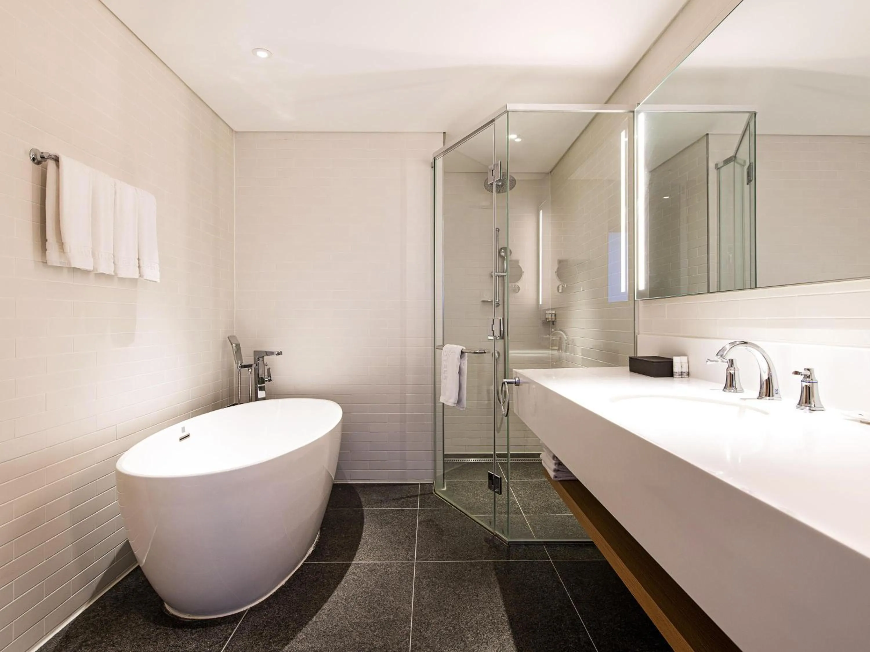 Bedroom in Mercure Ambassador Ulsan