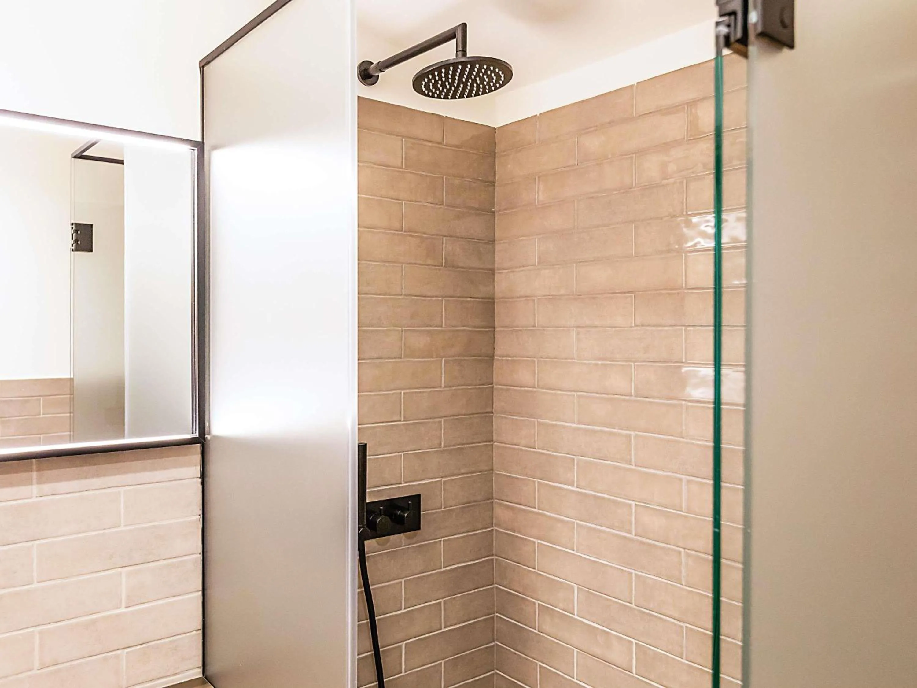 Bedroom in ibis Styles Chaves