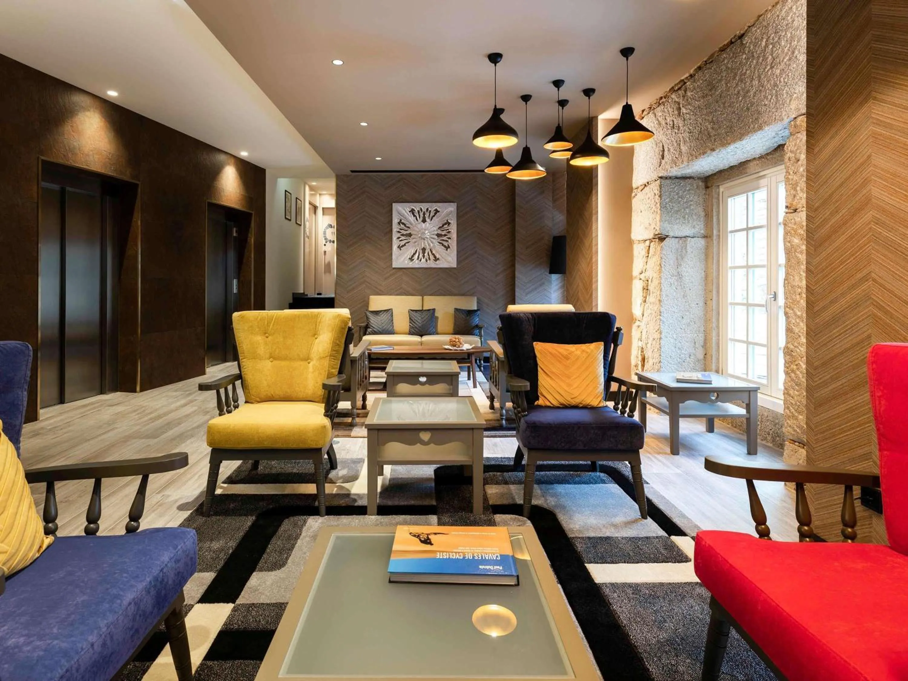 Lounge or bar in ibis Styles Chaves