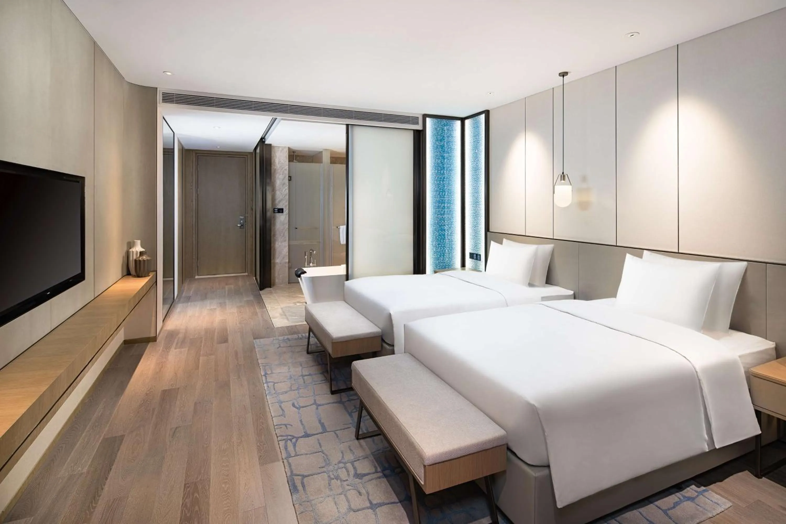 Photo of the whole room, Bed in Radisson Blu Hangzhou Xintiandi