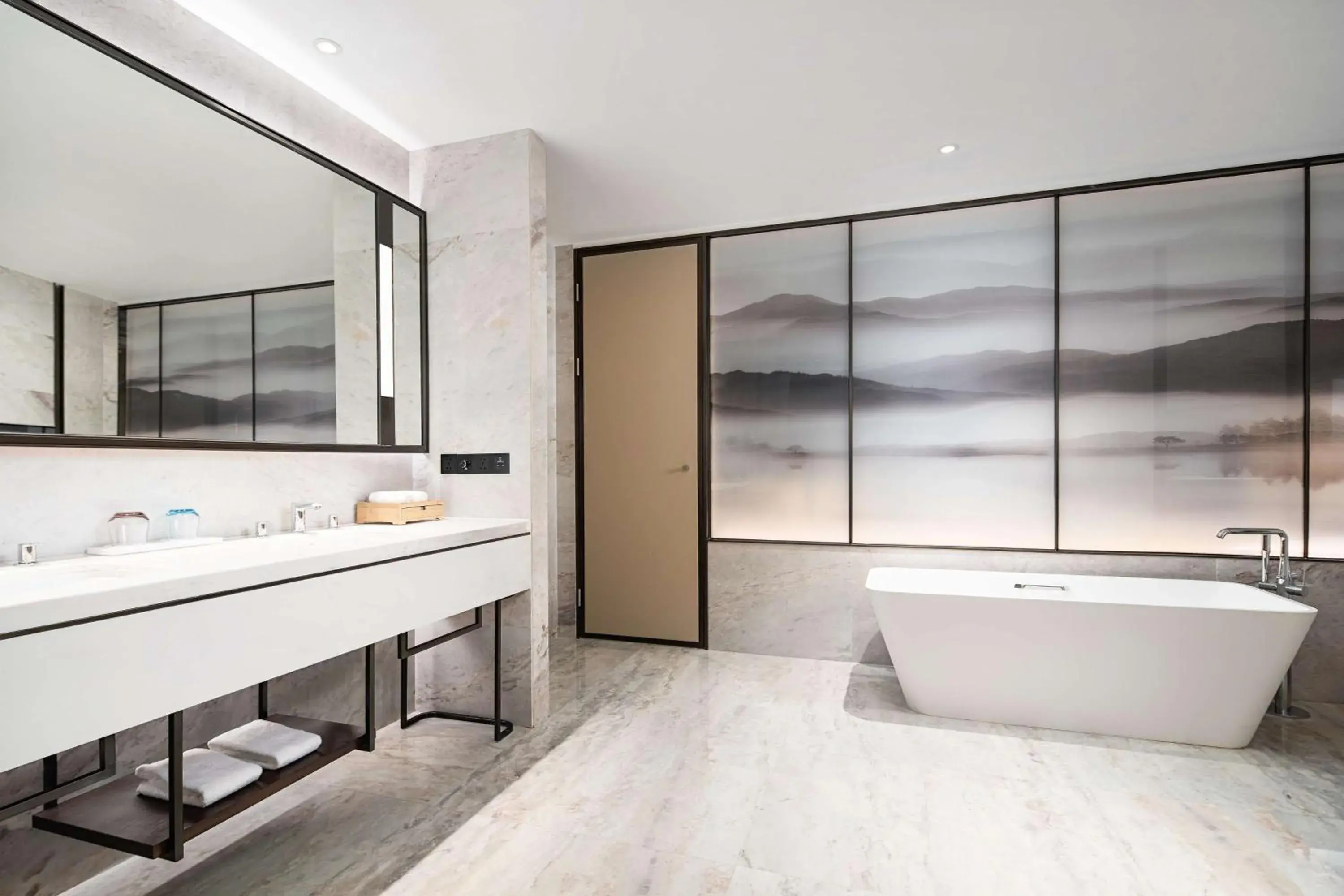 Bathroom, Bed in Radisson Blu Hangzhou Xintiandi Bathroom, Bed in Radisson Blu Hangzhou Xintiandi